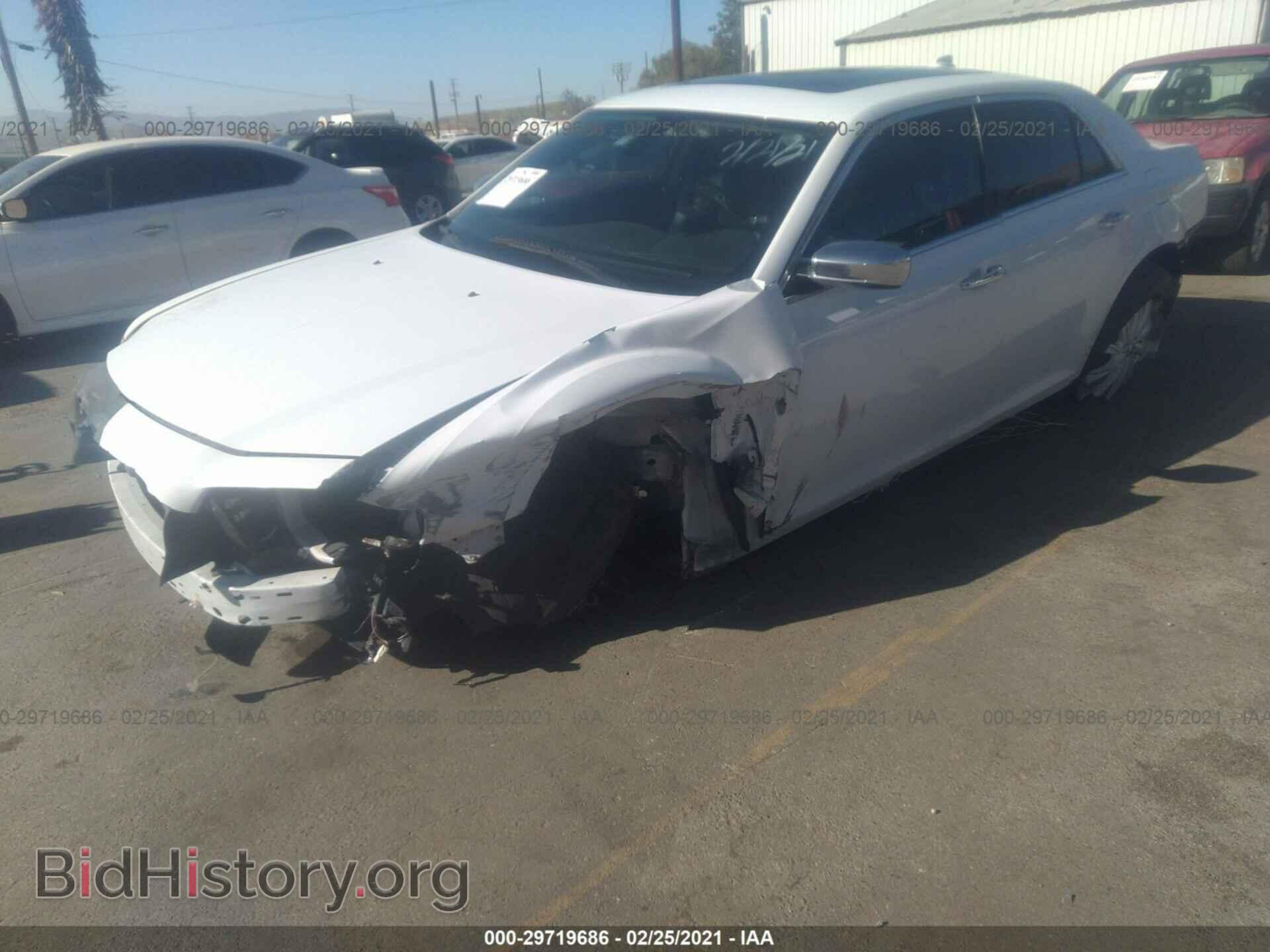 2016 CHRYSLER 300 - VIN: 2C3CCAEG2GH320480 - Фото 2