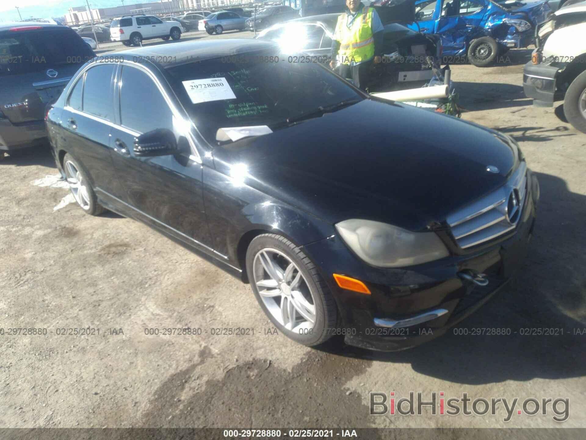 Photo WDDGF4HB7DA806904 - MERCEDES-BENZ C-CLASS 2013