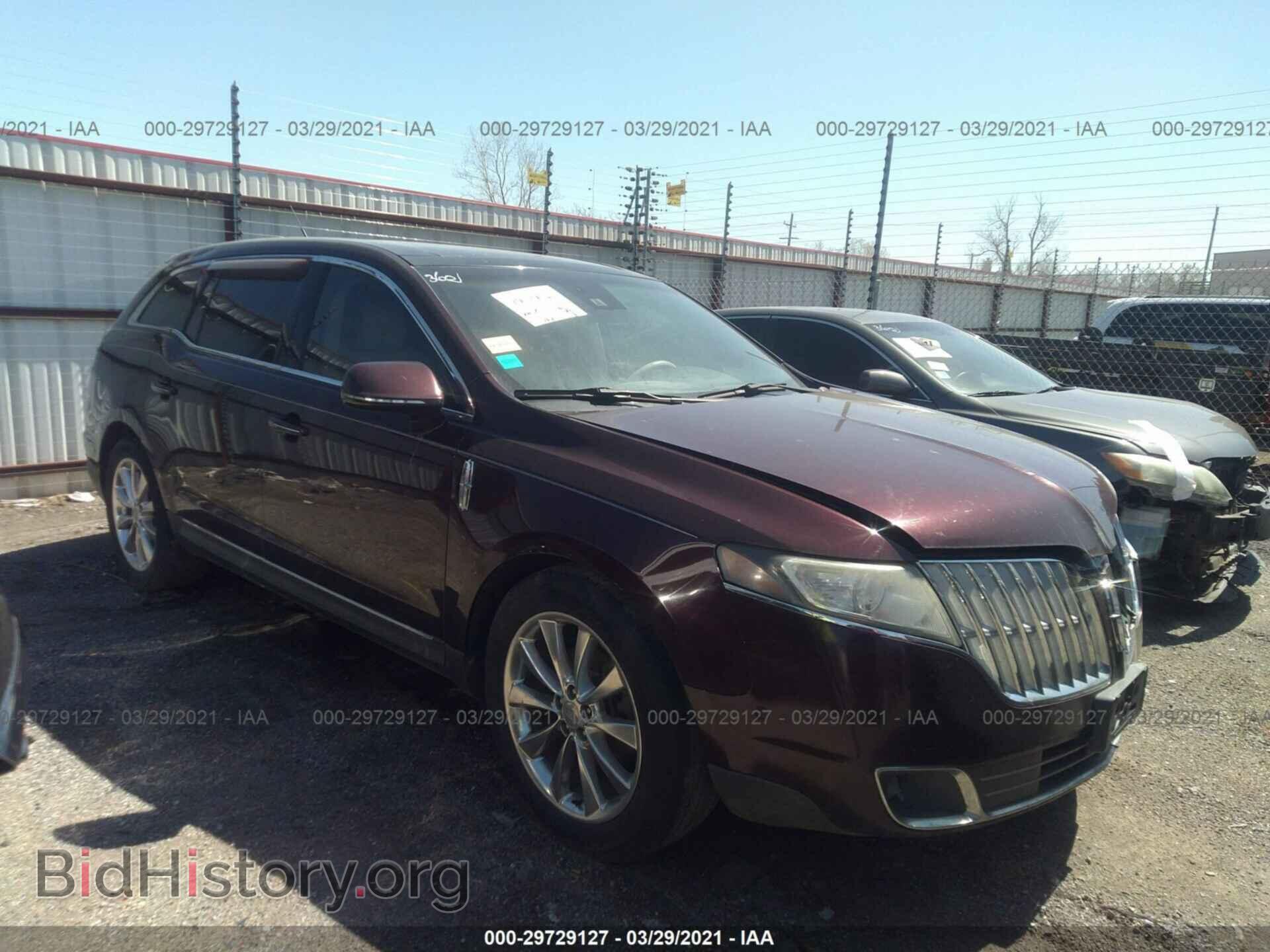 Photo 2LMHJ5AT0BBJ51069 - LINCOLN MKT 2011