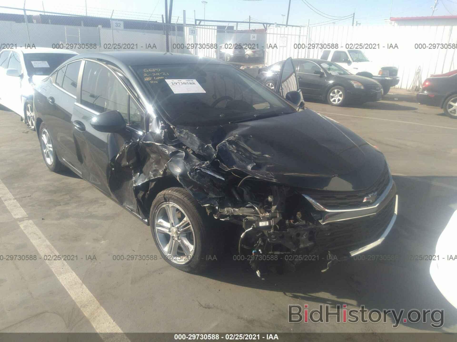 Photo 1G1BE5SM4J7110140 - CHEVROLET CRUZE 2018