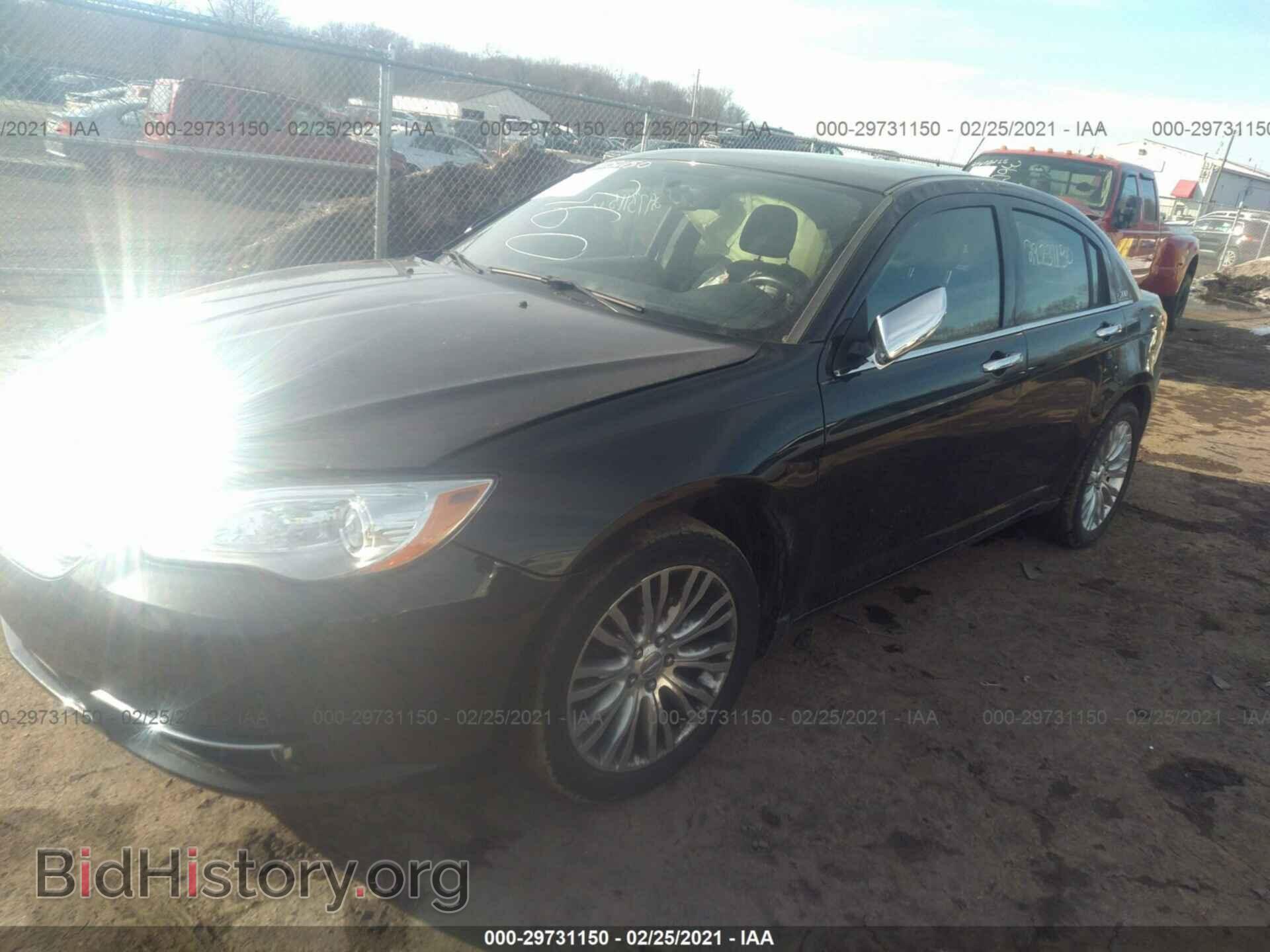 2011 CHRYSLER 200 - VIN: 1C3BC2FG8BN505827 - Фото 2