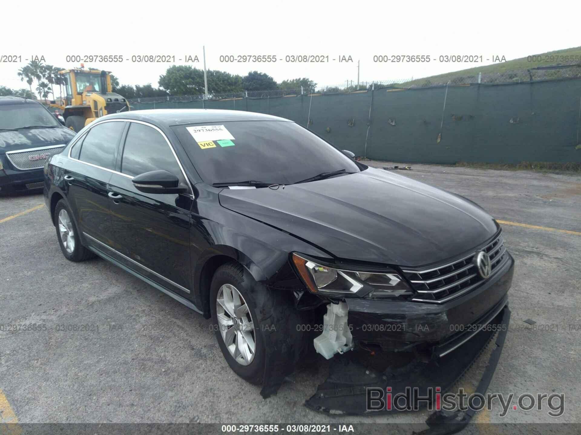 Photo 1VWAT7A35HC005814 - VOLKSWAGEN PASSAT 2017