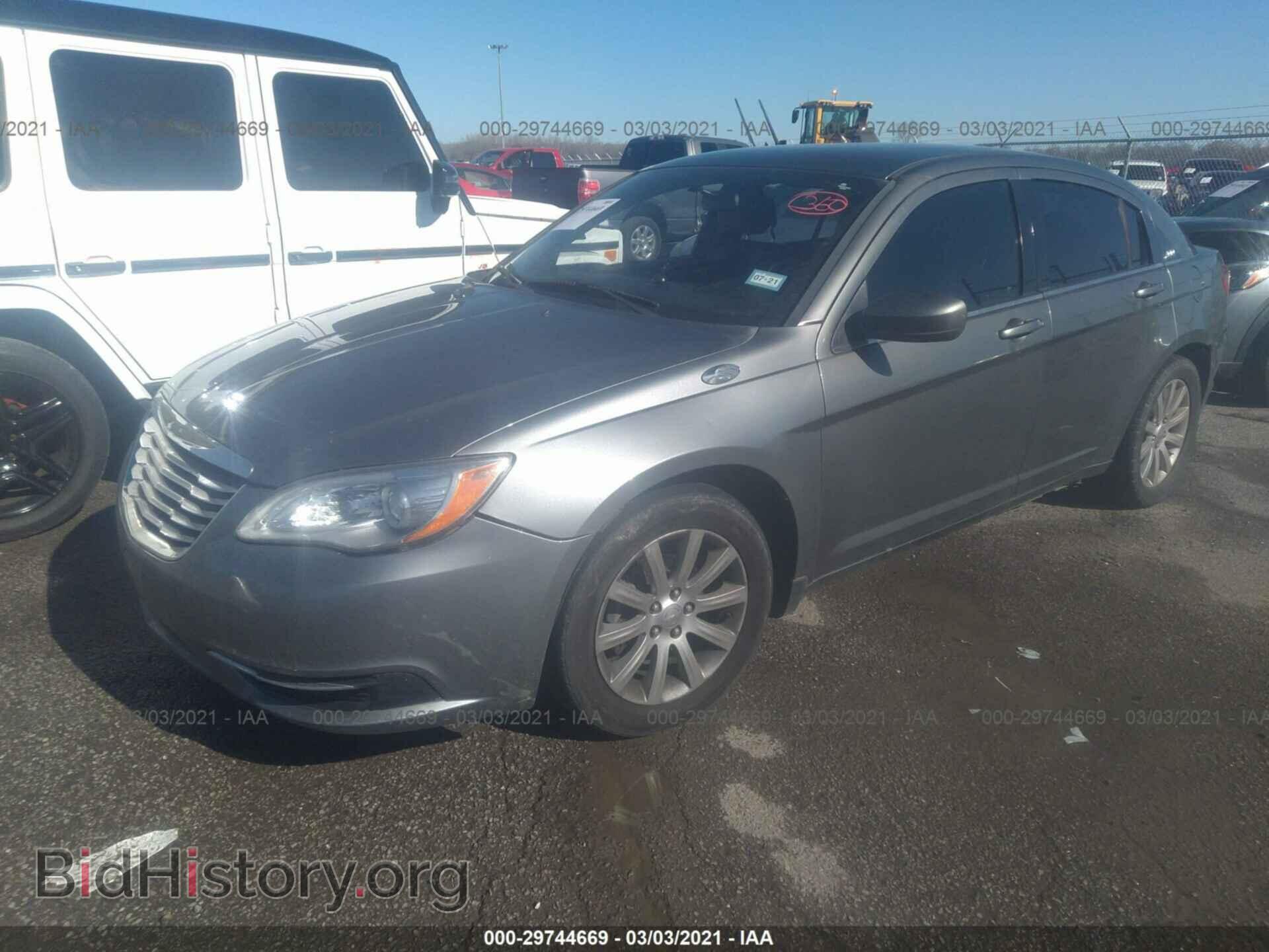 2013 CHRYSLER 200 - VIN: 1C3CCBBB7DN695606 - Фото 2