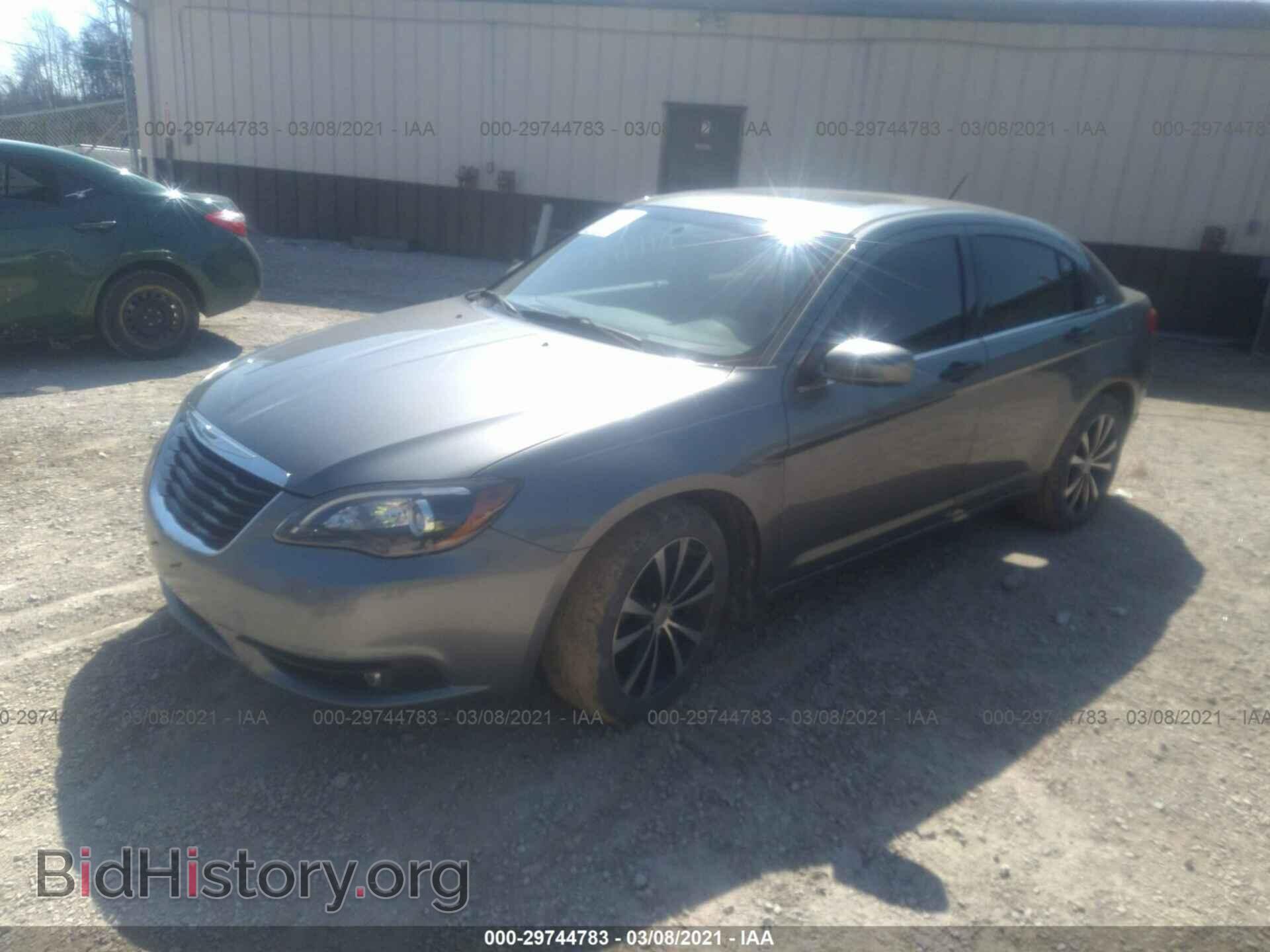 2013 CHRYSLER 200 - VIN: 1C3CCBBB3DN571171 - Photo 2