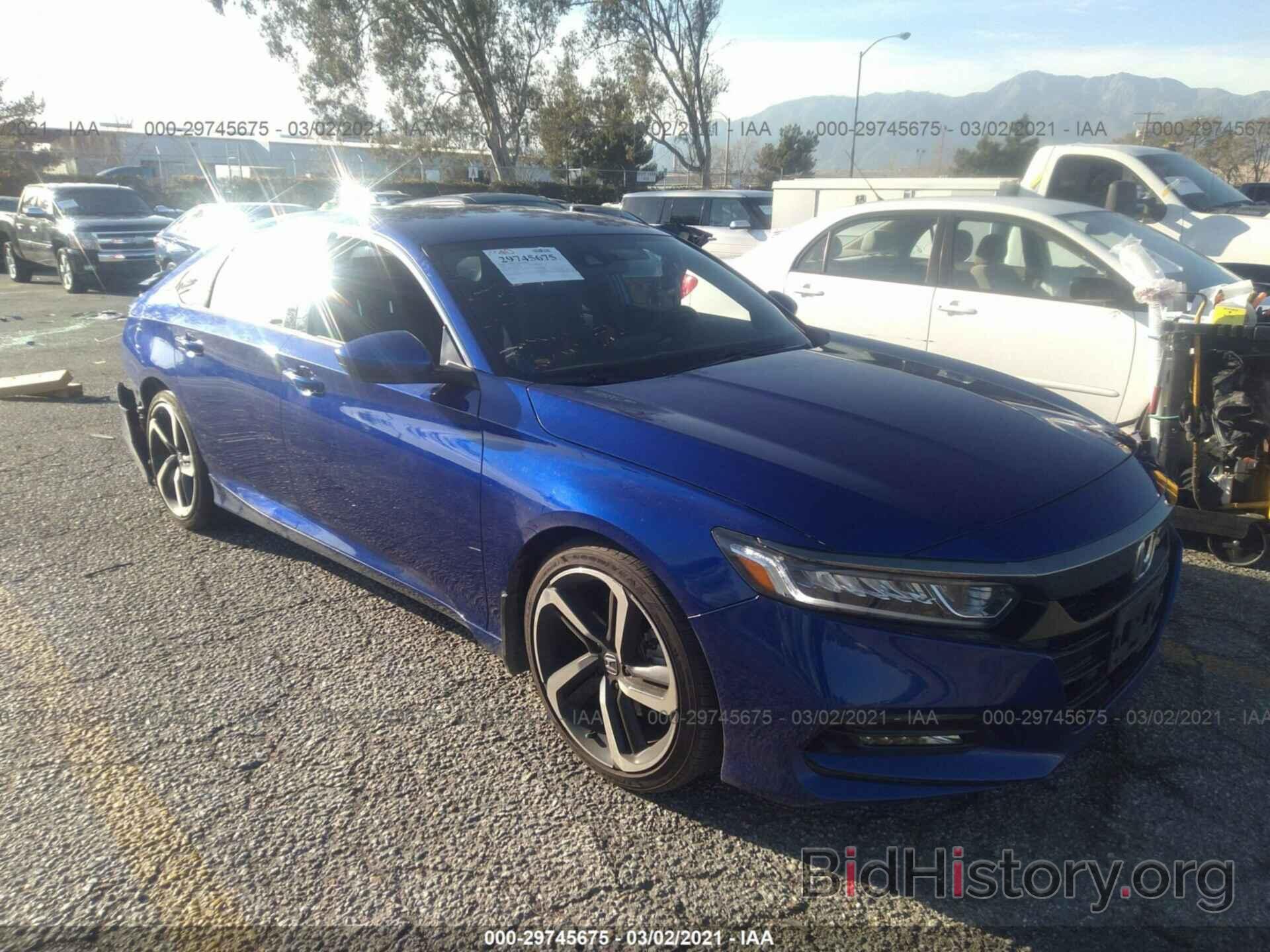 Photo 1HGCV1F30JA152637 - HONDA ACCORD SEDAN 2018