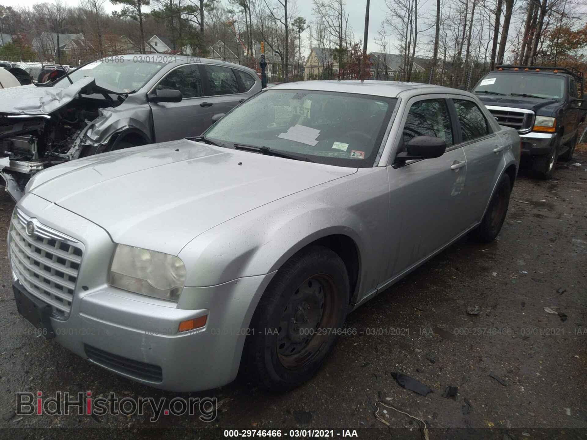 2008 CHRYSLER 300 - VIN: 2C3LA43R18H258602 - Фото 2