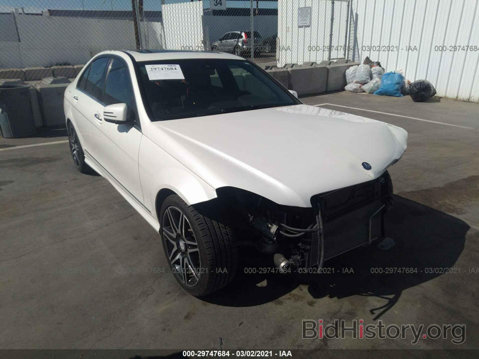 Photo WDDGF4HB6DA829266 - MERCEDES-BENZ C-CLASS 2013