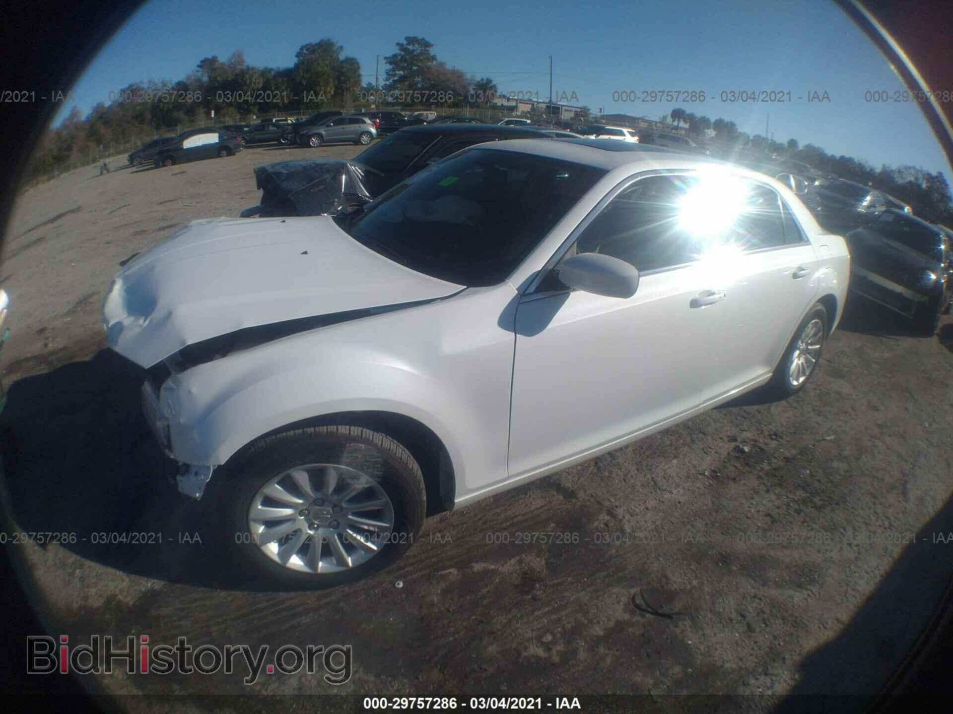 2014 CHRYSLER 300 - VIN: 2C3CCAAG7EH184351 - Фото 2