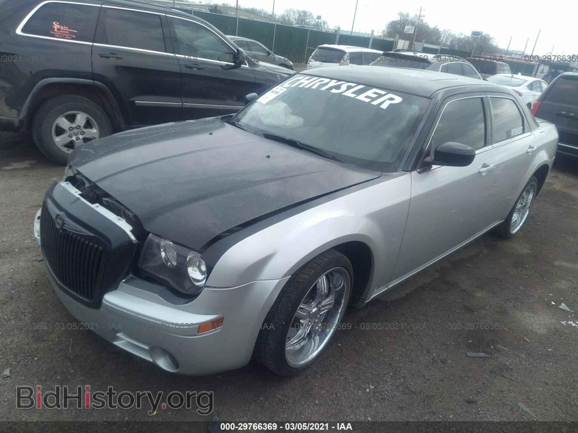 2010 CHRYSLER 300 - VIN: 2C3CA2CV4AH262330 - Фото 2