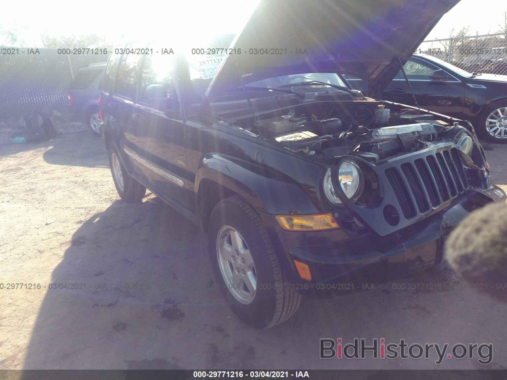 Photo 1J4GL48K66W210945 - JEEP LIBERTY 2006