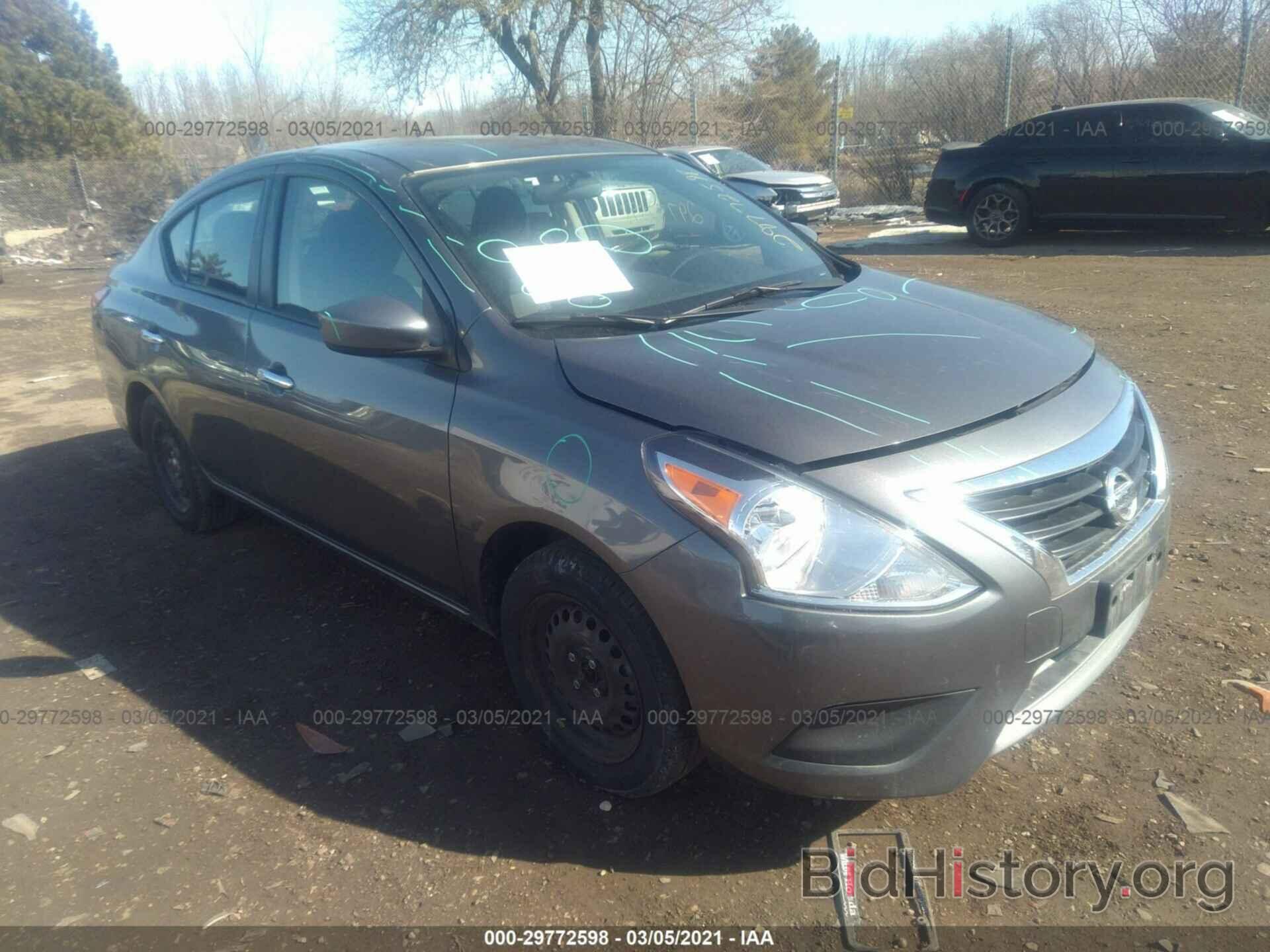 Photo 3N1CN7AP2JL860816 - NISSAN VERSA SEDAN 2018