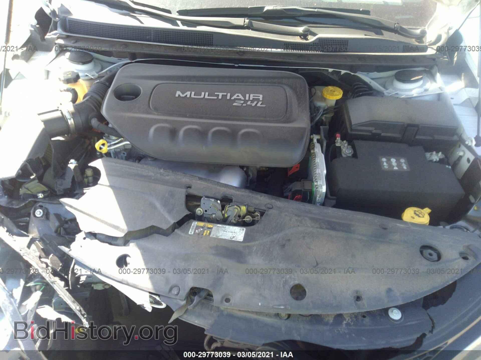 2016 CHRYSLER 200 - VIN: 1C3CCCBBXGN113735 - Фото 10