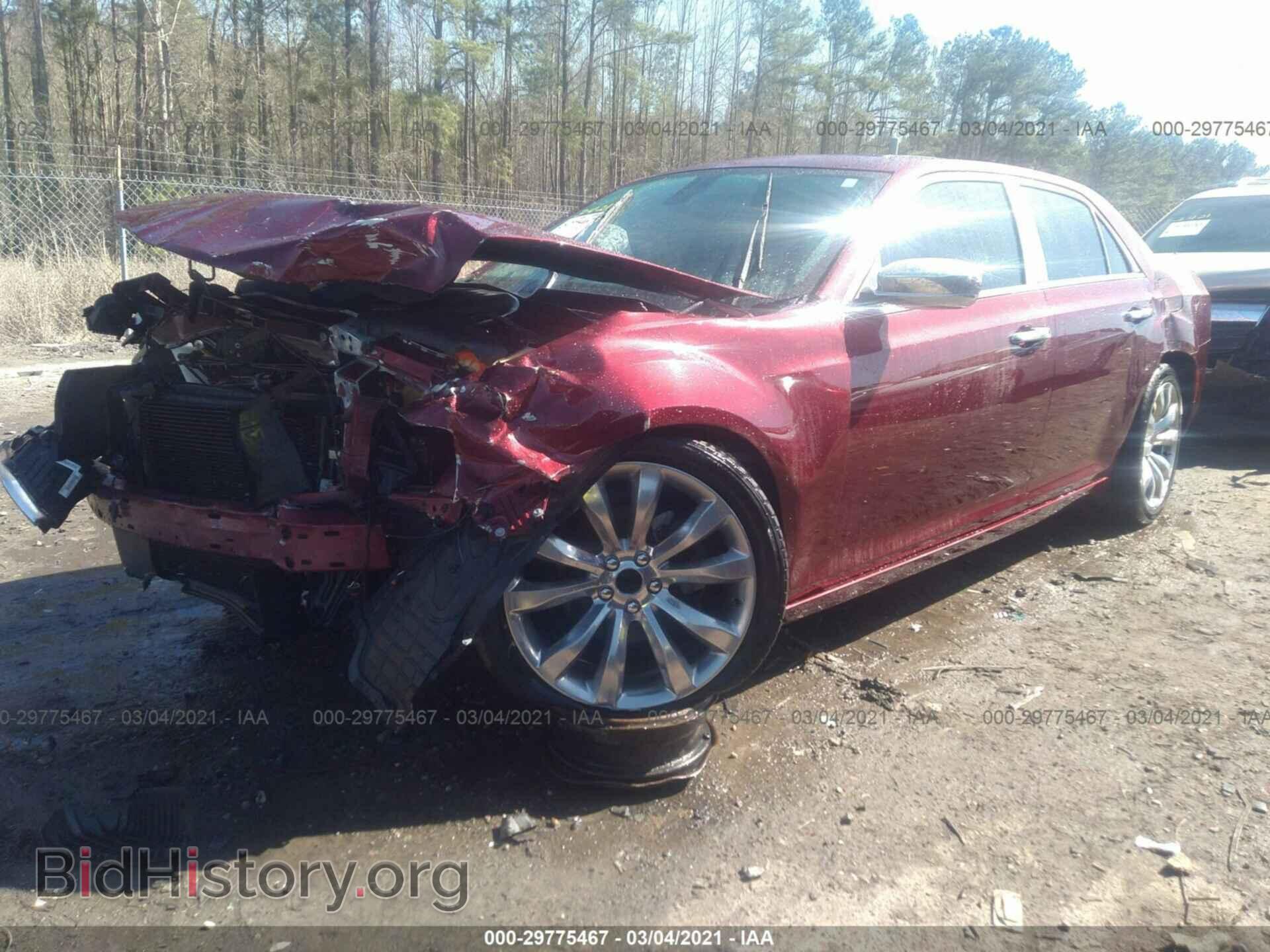2019 CHRYSLER 300 - VIN: 2C3CCAEG7KH555742 - Фото 2