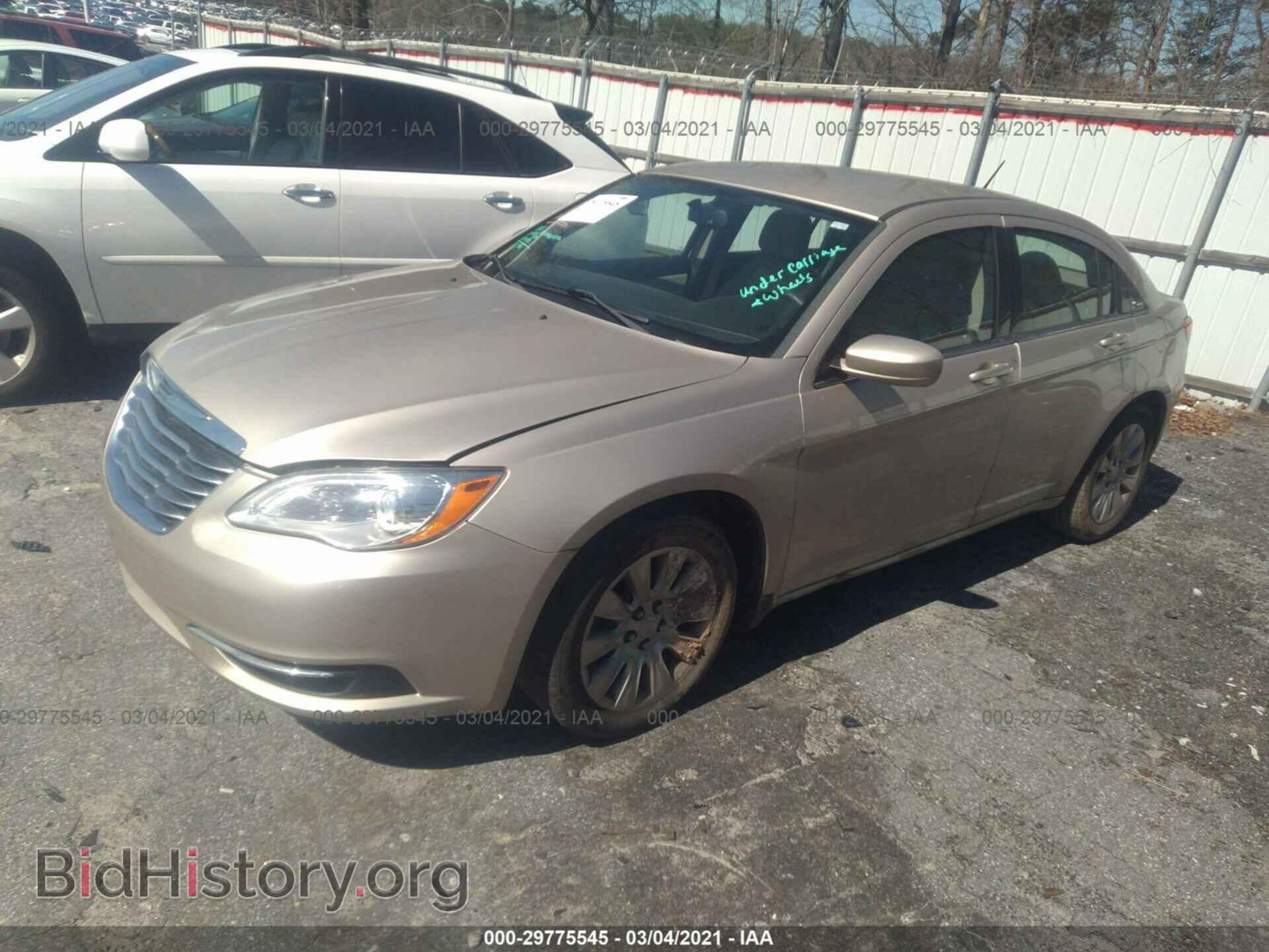 2013 CHRYSLER 200 - VIN: 1C3CCBAG2DN727097 - Фото 2