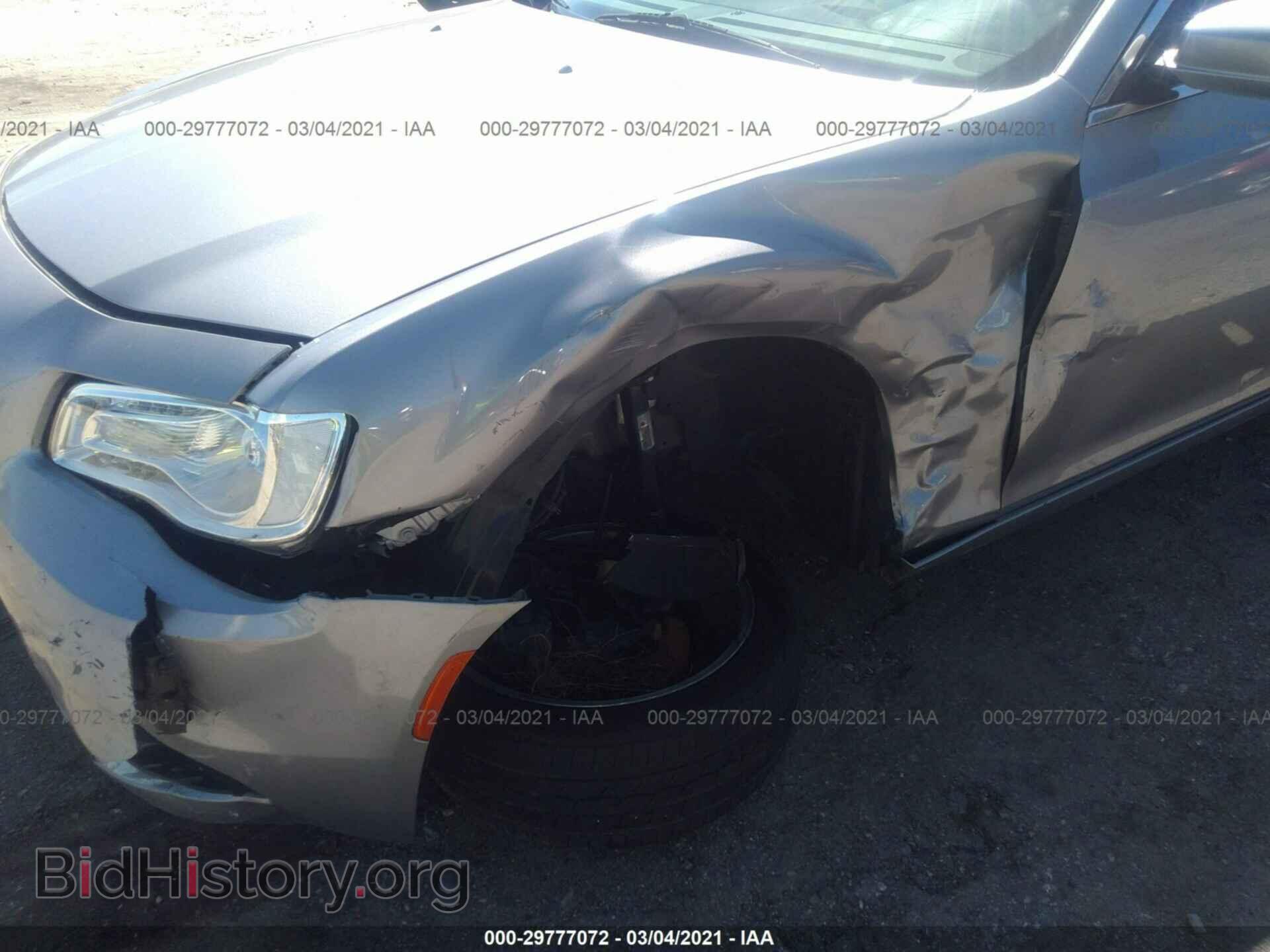 2016 CHRYSLER 300 - VIN: 2C3CCAAG4GH343877 - Фото 6