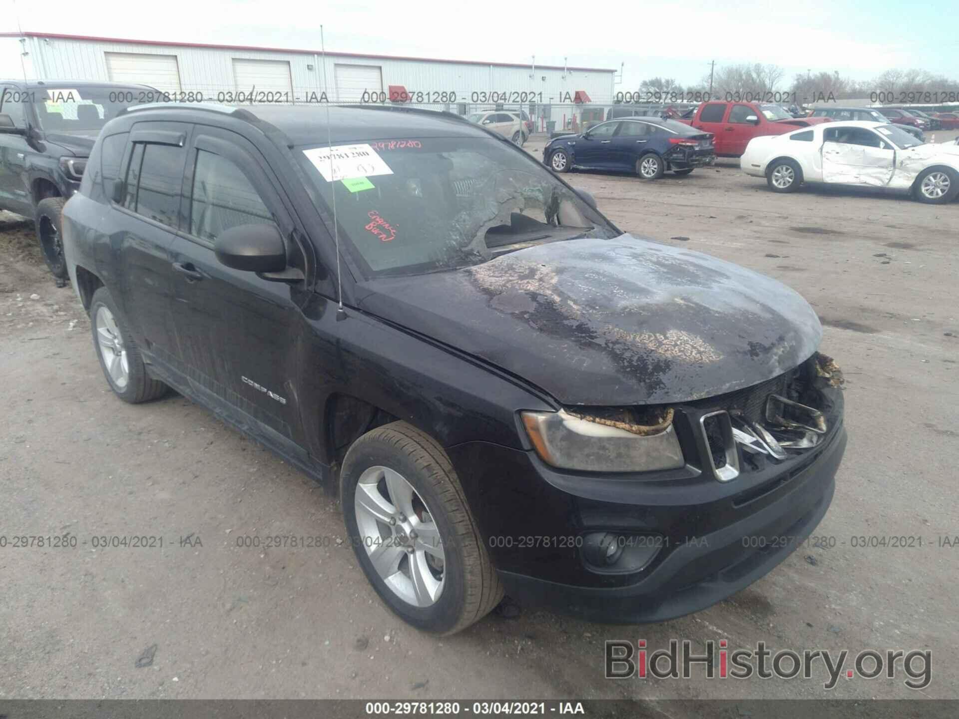 Photo 1J4NF1FB0BD188740 - JEEP COMPASS 2011