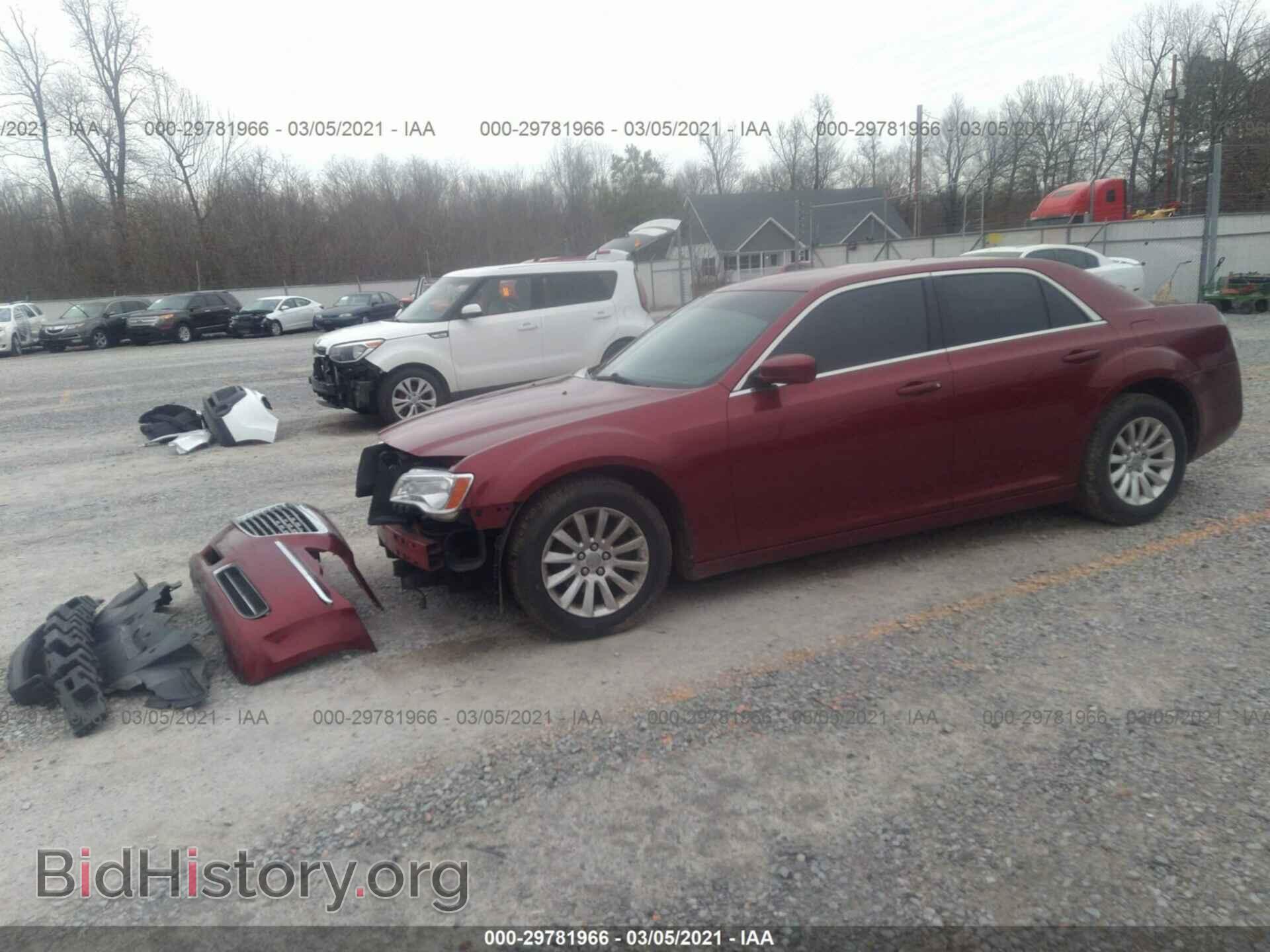 2014 CHRYSLER 300 - VIN: 2C3CCAAG0EH119440 - Фото 2