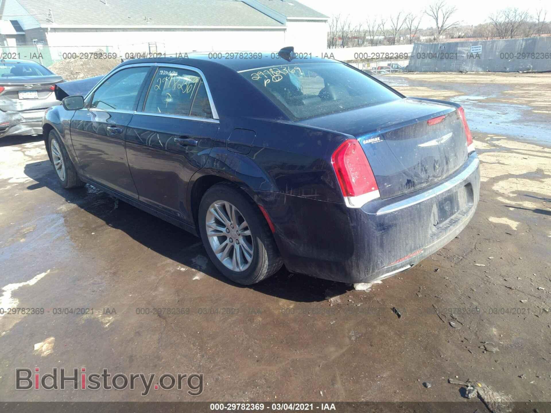 2017 CHRYSLER 300 - VIN: 2C3CCAAG9HH506590 - Фото 3