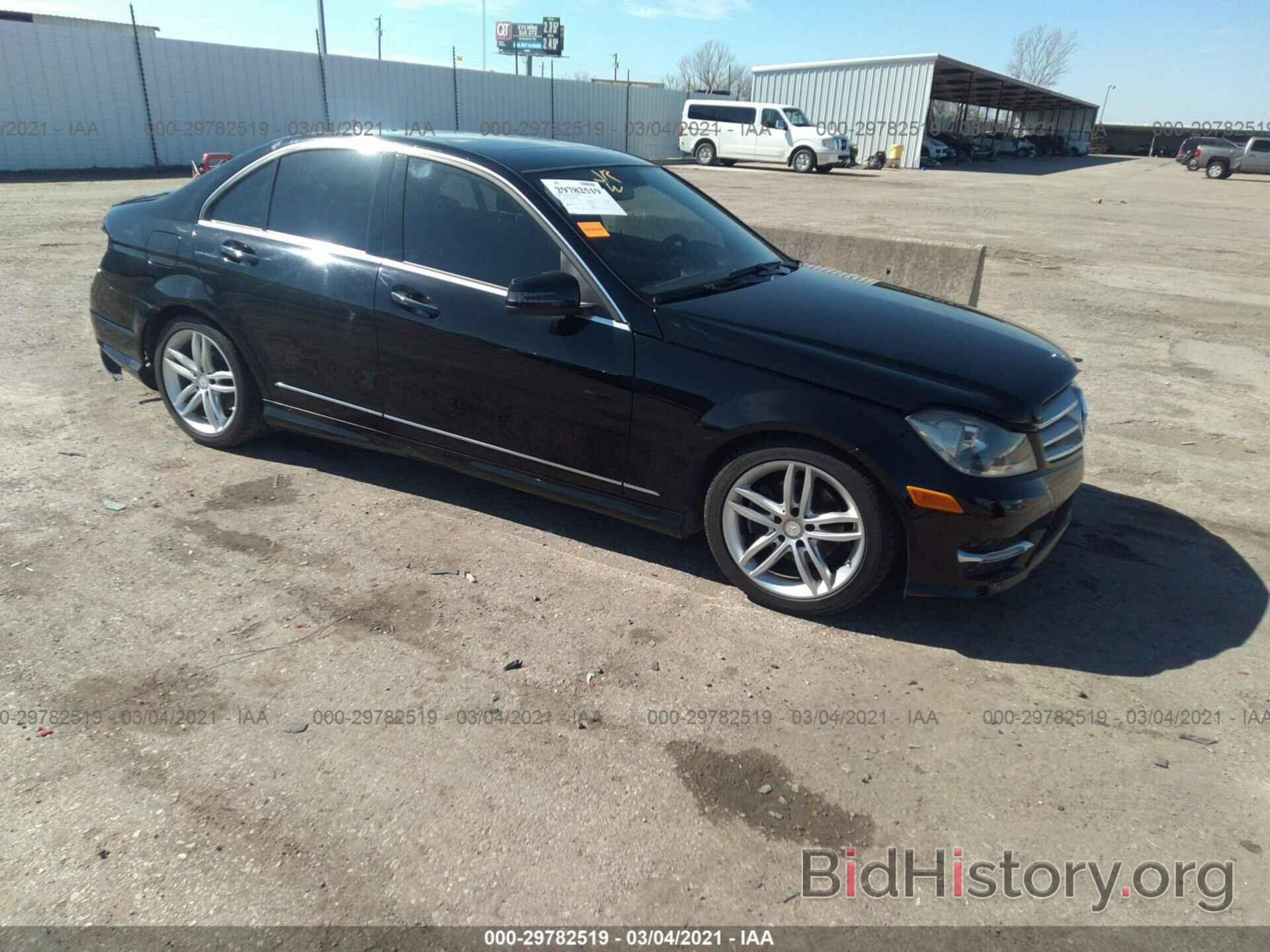 Photo WDDGF4HB4DR269619 - MERCEDES-BENZ C-CLASS 2013