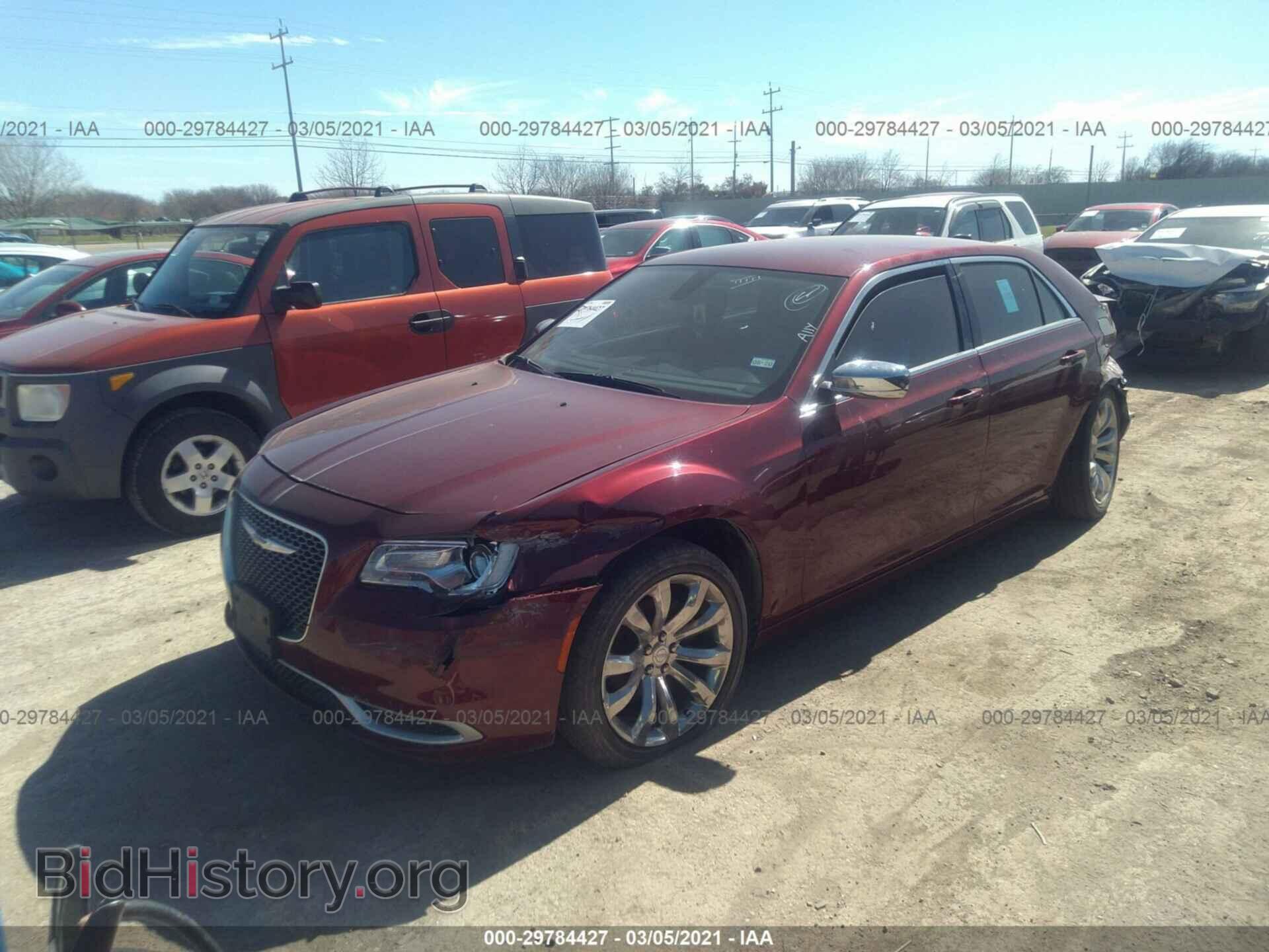 2018 CHRYSLER 300 - VIN: 2C3CCAAG3JH342646 - Фото 2
