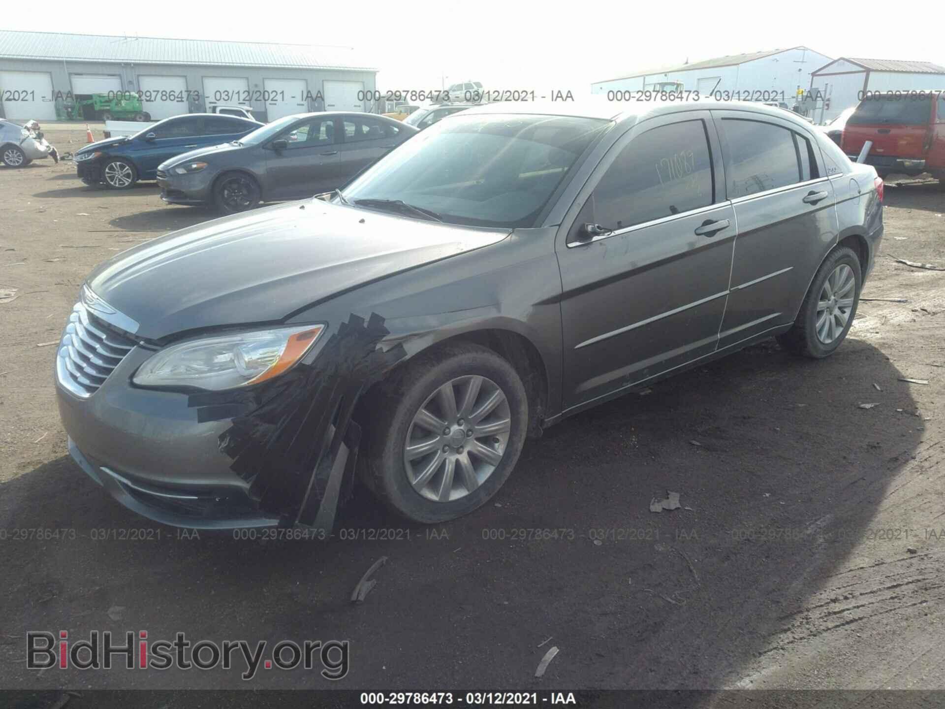 2013 CHRYSLER 200 - VIN: 1C3CCBBB6DN608570 - Фото 2