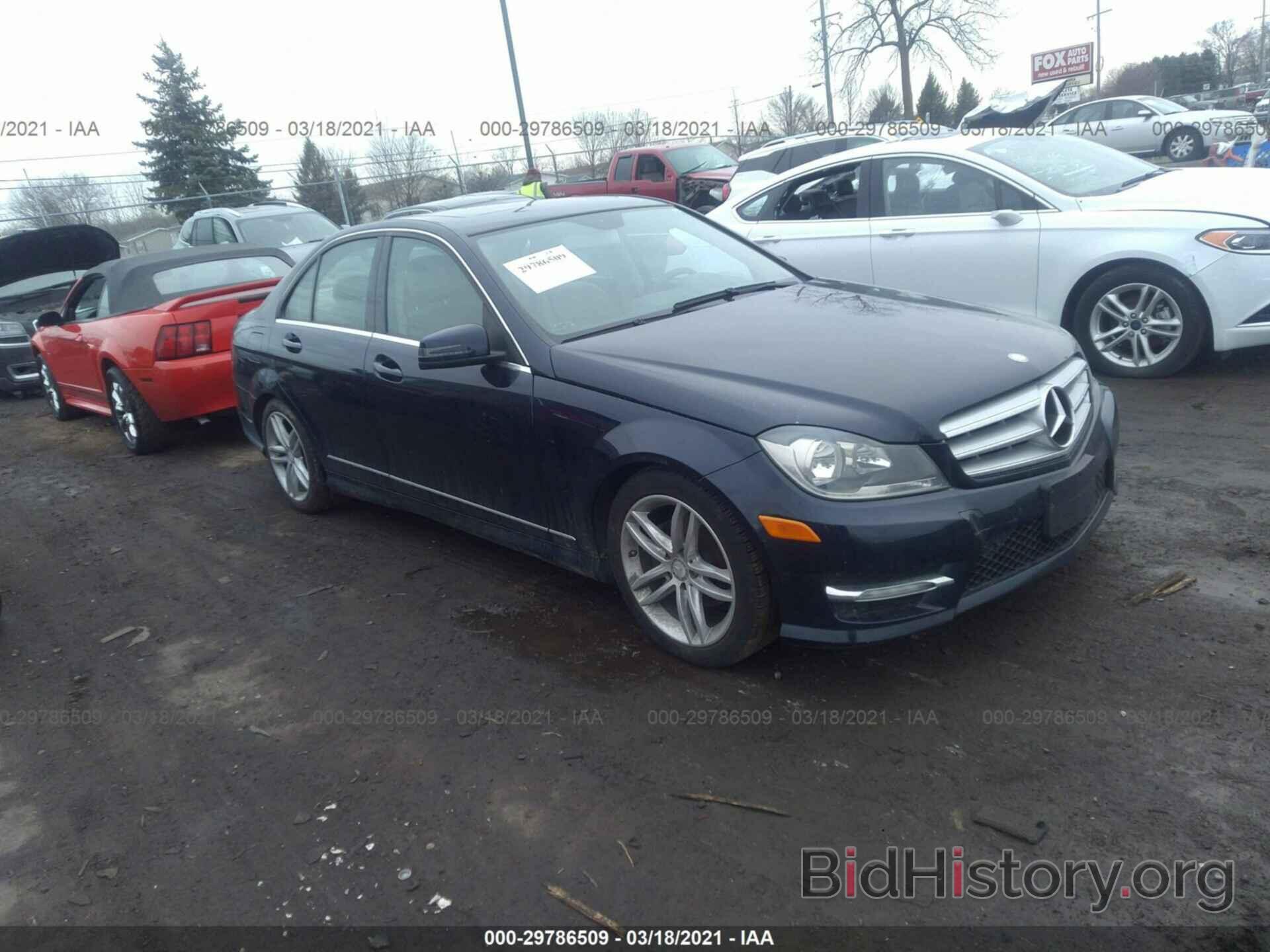 Photo WDDGF8BB7CF874704 - MERCEDES-BENZ C-CLASS 2012