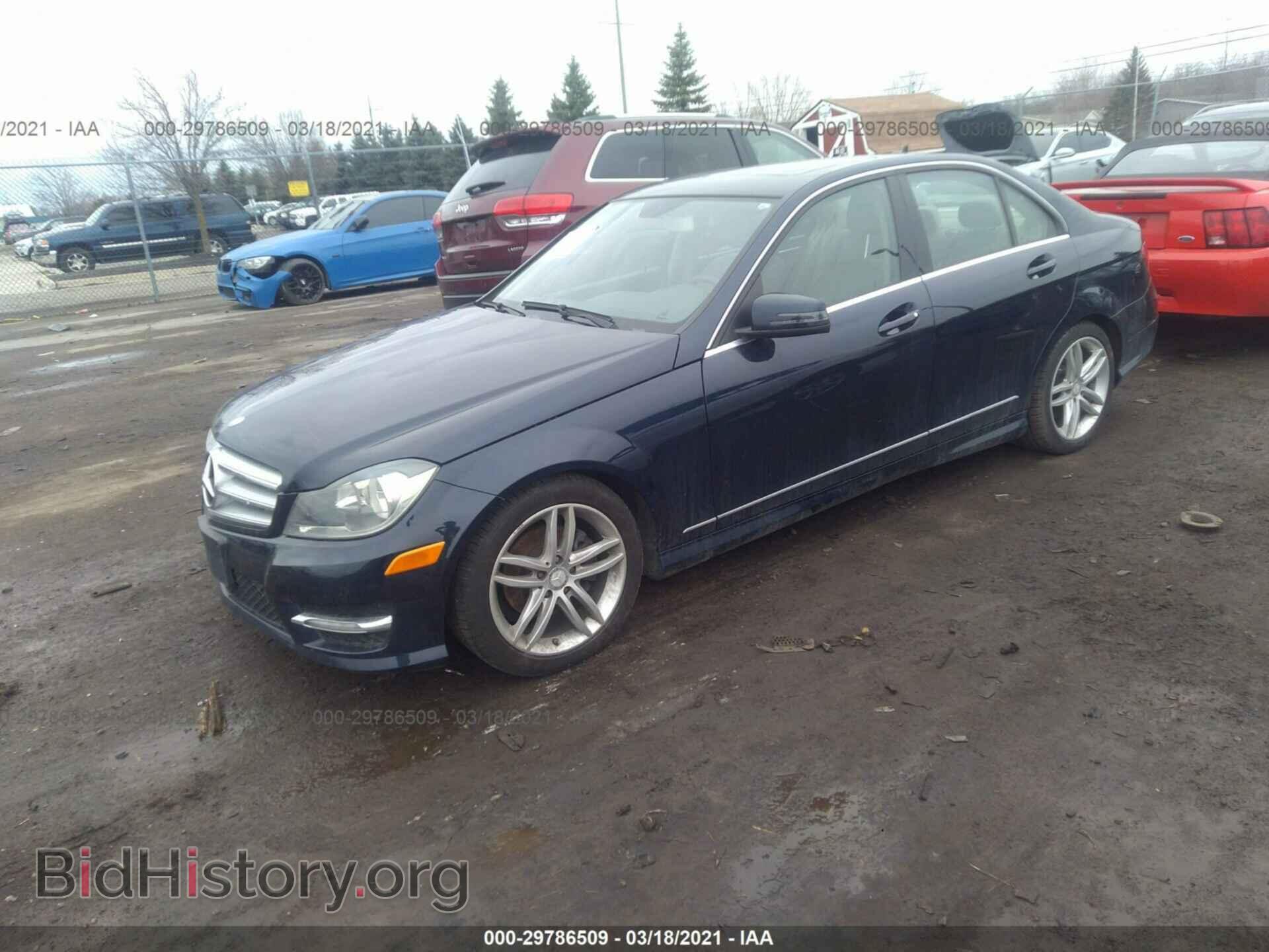 2012 MERCEDES-BENZ C-CLASS - VIN: WDDGF8BB7CF874704 - Фото 2