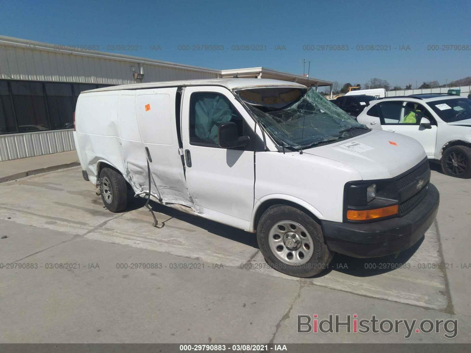 Photo 1GCSGAFX5B1144736 - CHEVROLET EXPRESS CARGO VAN 2011