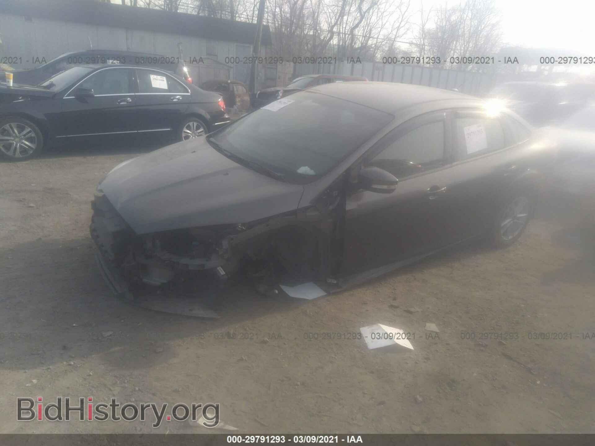2017 FORD FOCUS - VIN: 1FADP3F25HL256142 - Фото 2