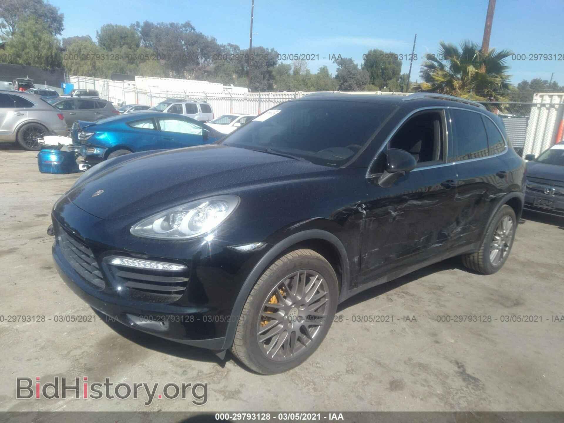 2011 PORSCHE CAYENNE - VIN: WP1AB2A22BLA42955 - Photo 2
