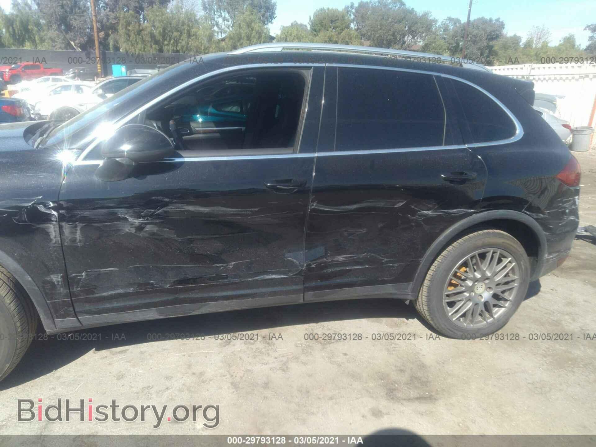2011 PORSCHE CAYENNE - VIN: WP1AB2A22BLA42955 - Photo 6