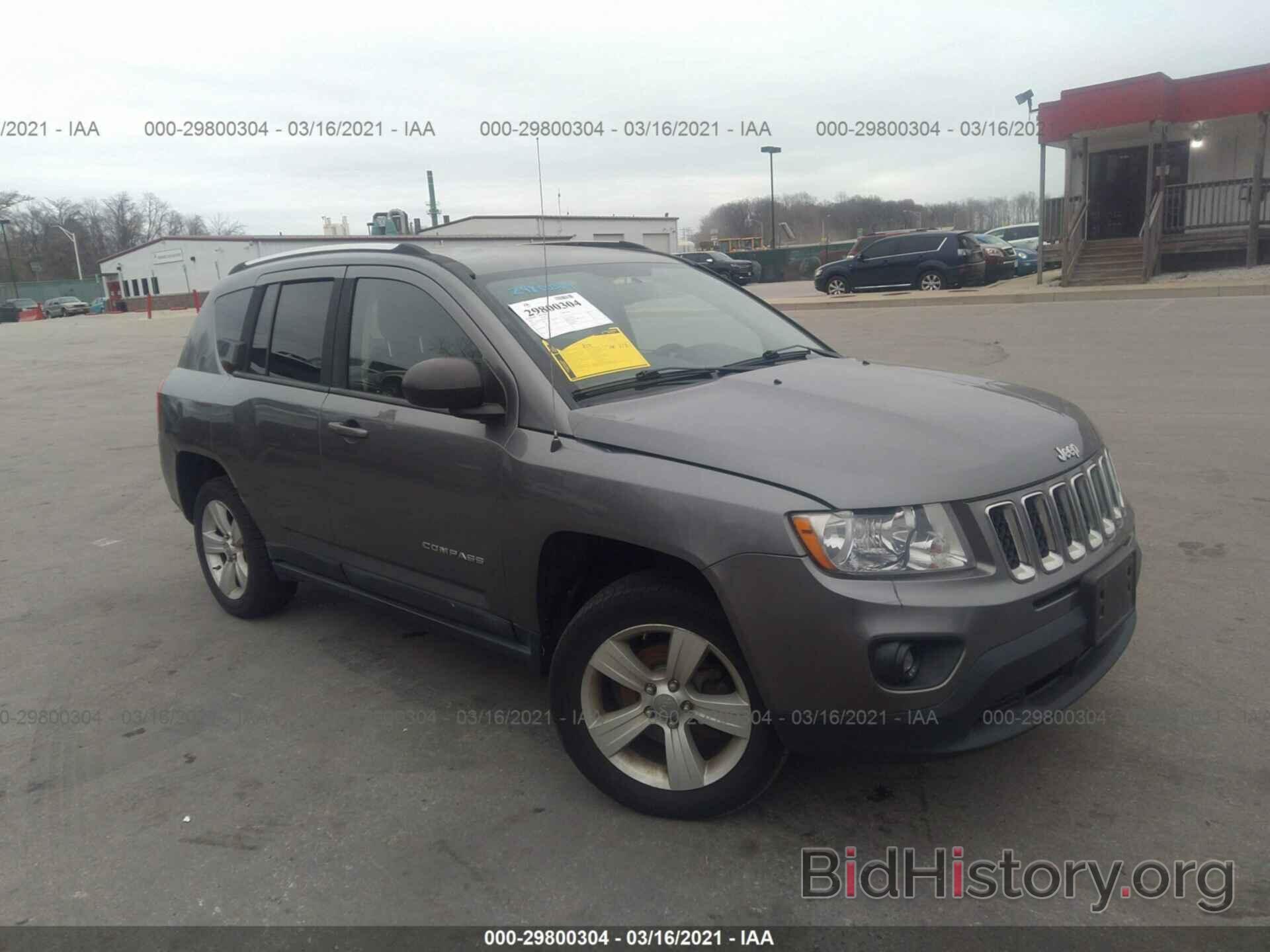 Photo 1J4NF1FBXBD240178 - JEEP COMPASS 2011