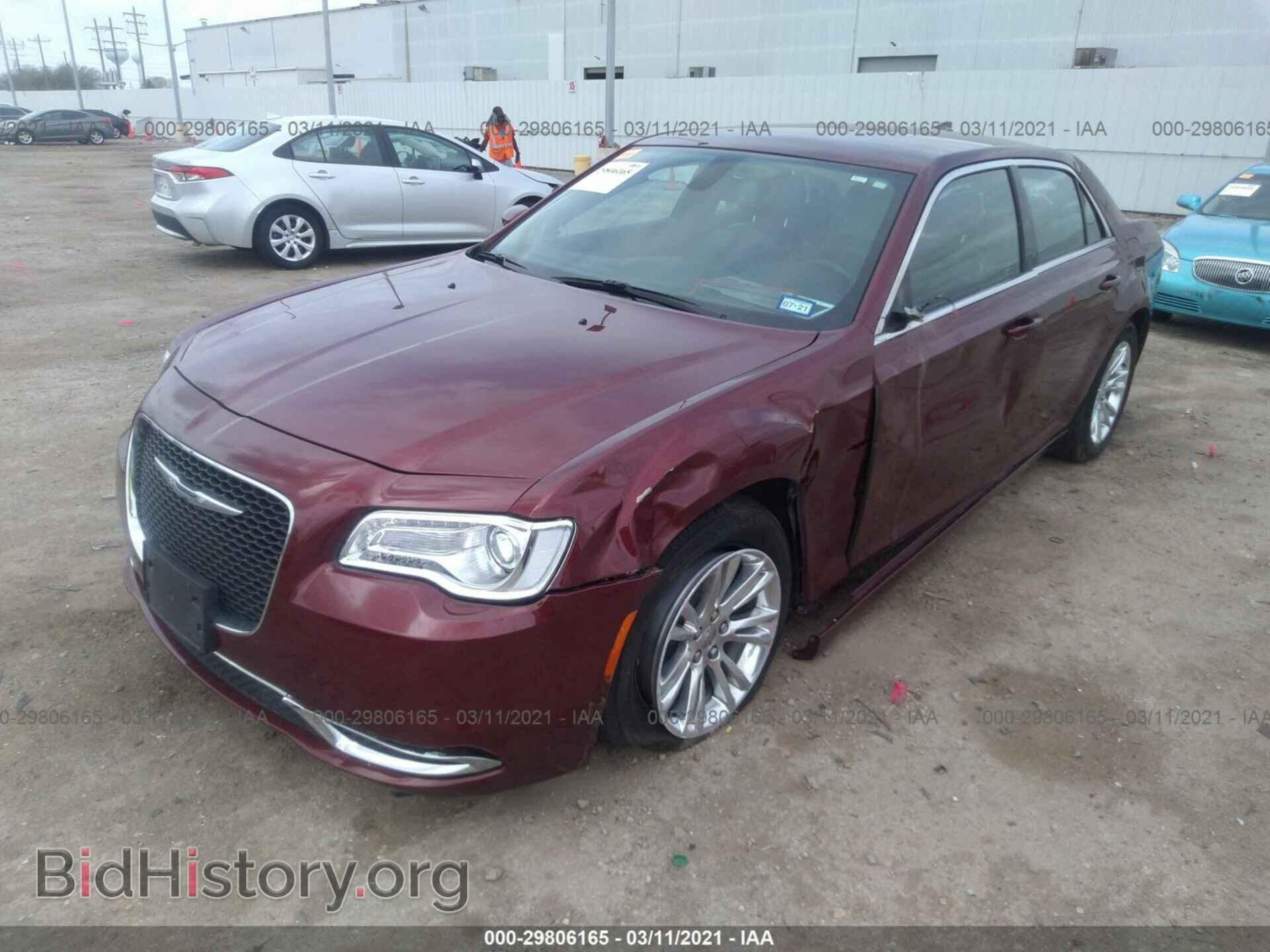 2019 CHRYSLER 300 - VIN: 2C3CCAAG8KH591798 - Фото 2