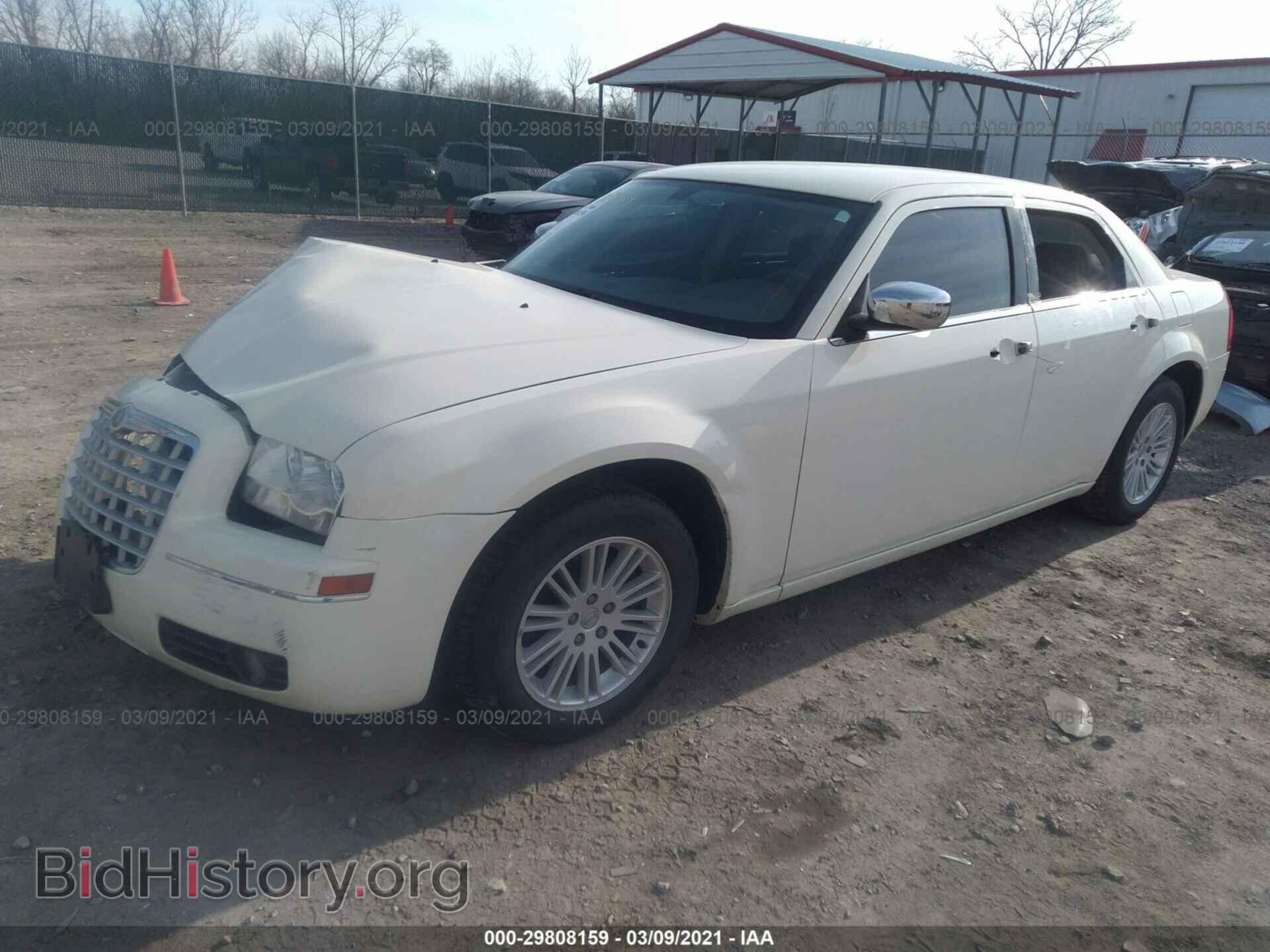 2010 CHRYSLER 300 - VIN: 2C3CA4CD8AH154201 - Фото 2