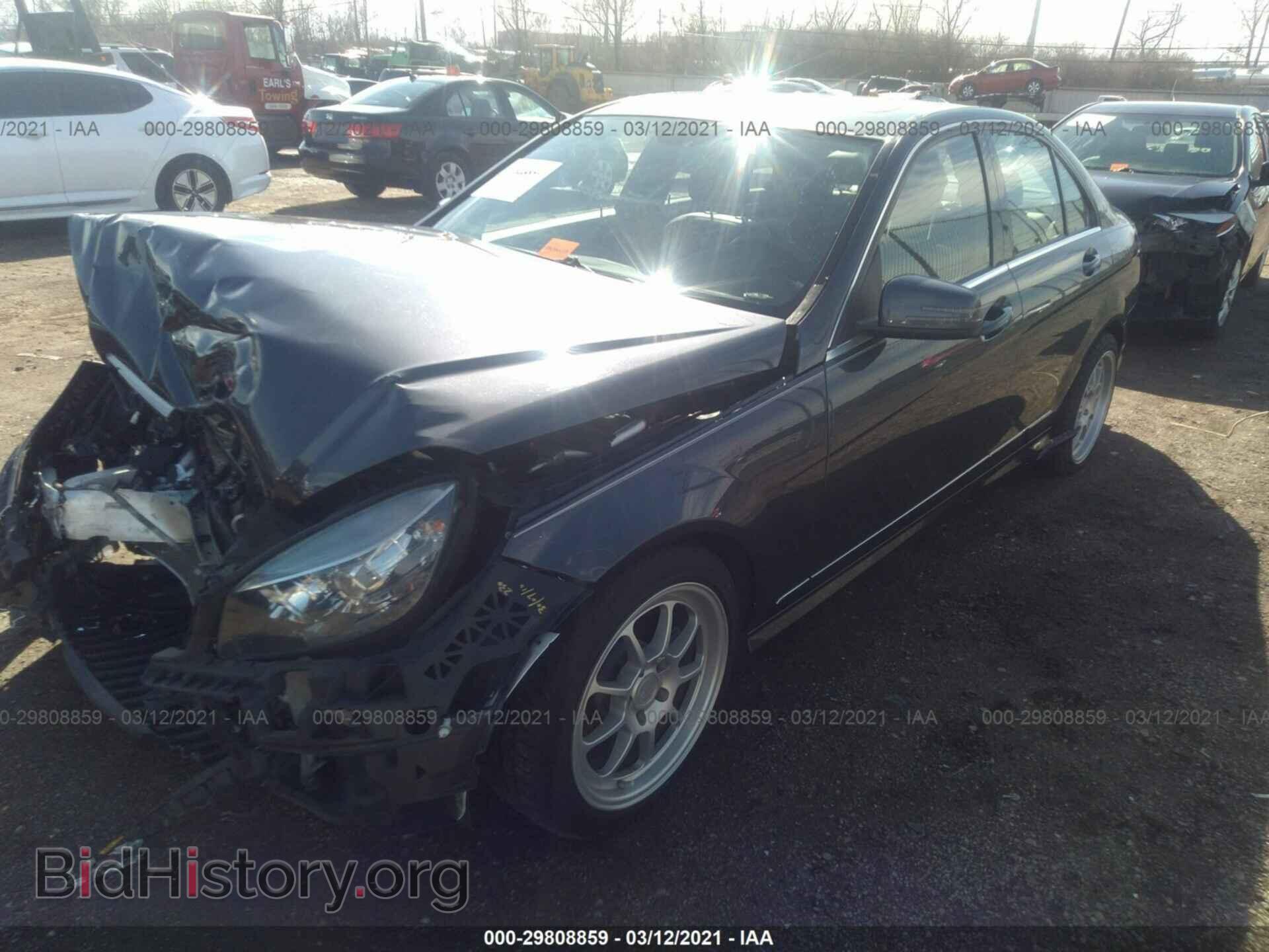 2011 MERCEDES-BENZ C-CLASS - VIN: WDDGF8BB3BR140395 - Фото 2
