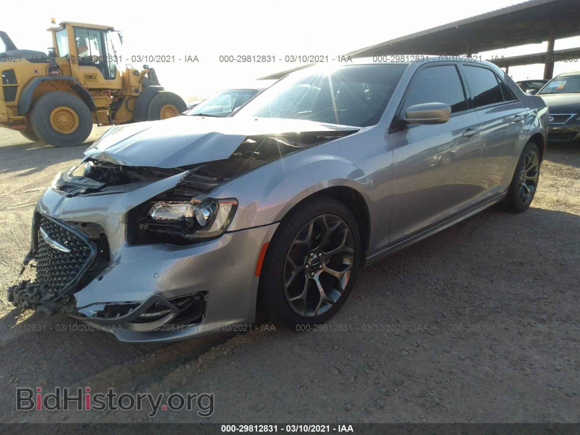 2018 CHRYSLER 300 - VIN: 2C3CCABG1JH243659 - Фото 2