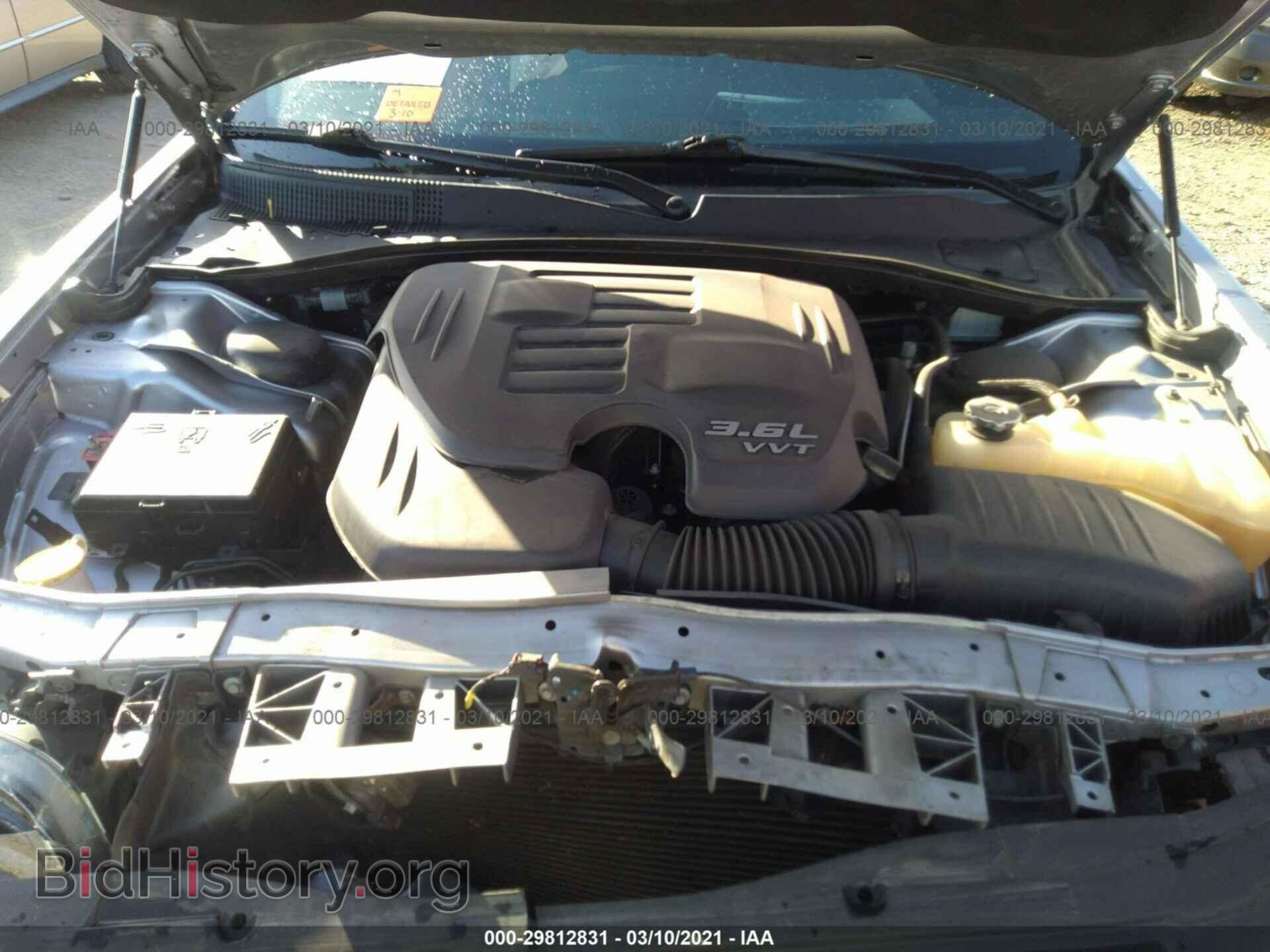 2018 CHRYSLER 300 - VIN: 2C3CCABG1JH243659 - Фото 10