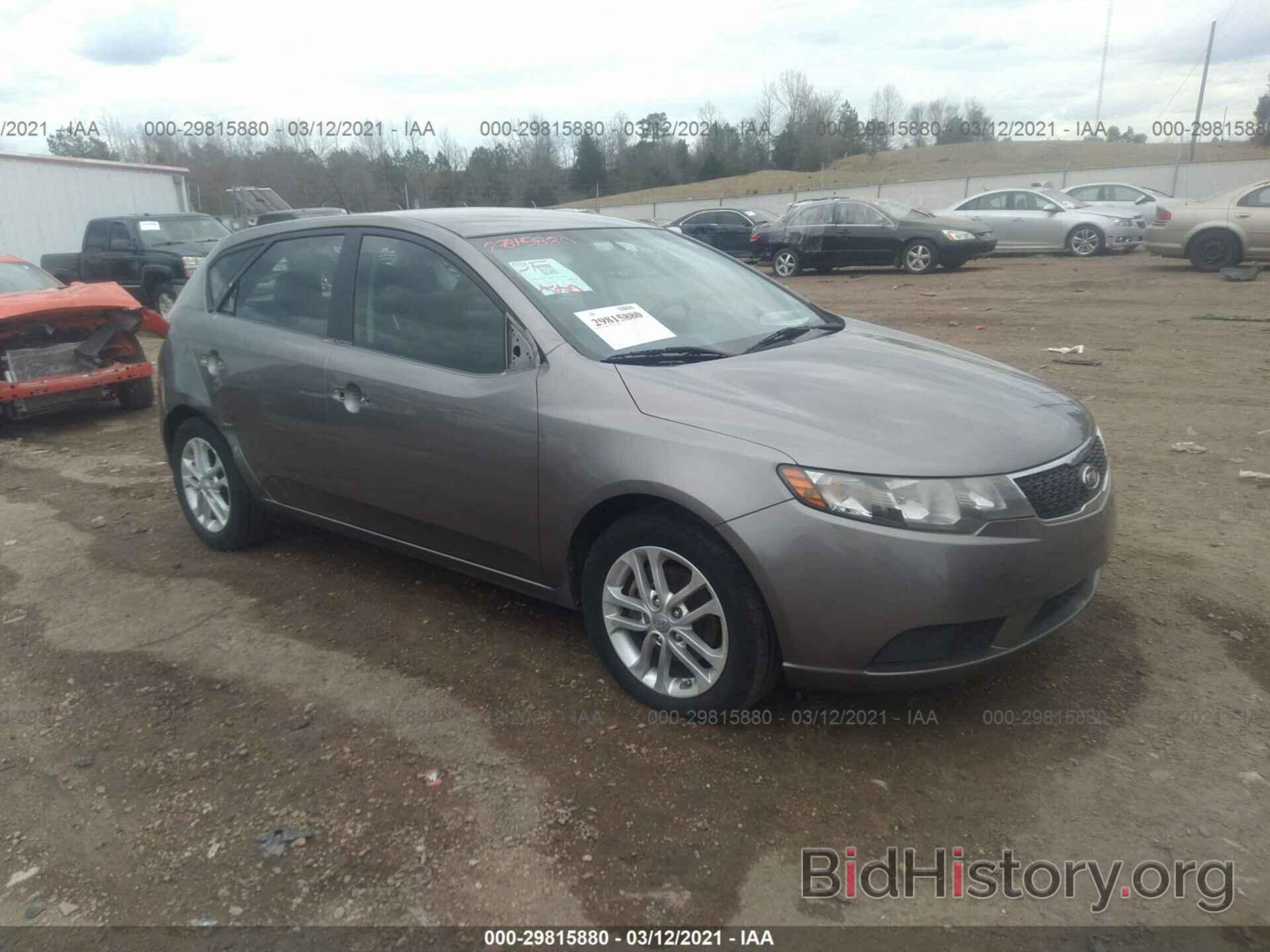 Фотография KNAFU5A21B5389424 - KIA FORTE 5-DOOR 2011