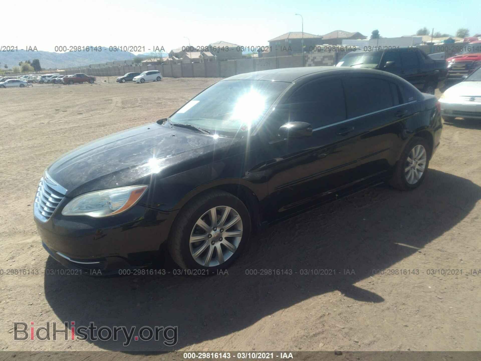 2011 CHRYSLER 200 - VIN: 1C3BC1FG8BN548493 - Фото 2