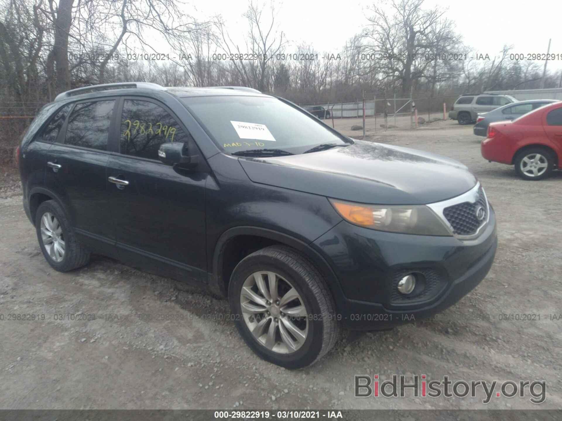 Photo 5XYKT4A2XBG085028 - KIA SORENTO 2011