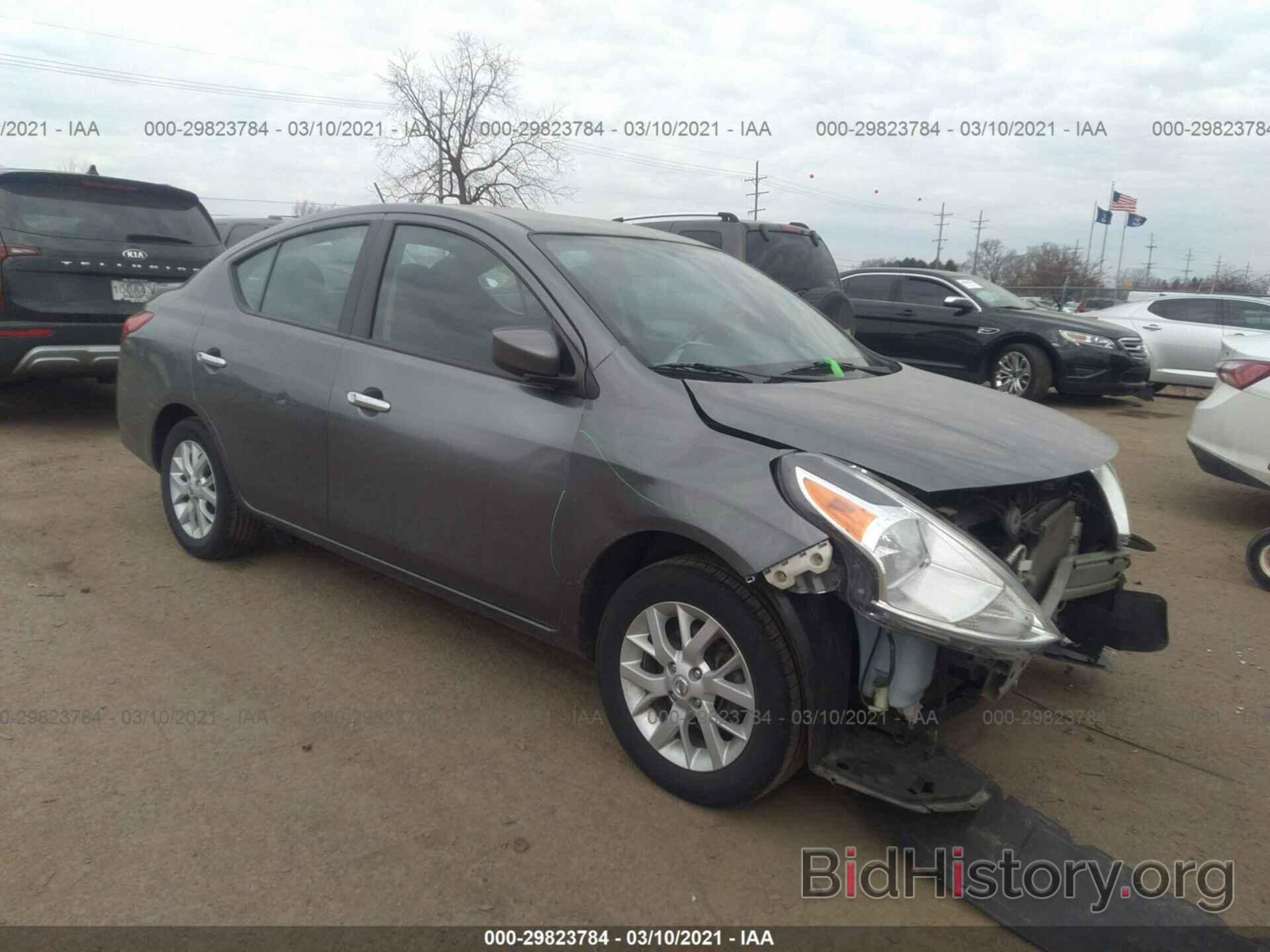 Photo 3N1CN7AP7JL833806 - NISSAN VERSA SEDAN 2018