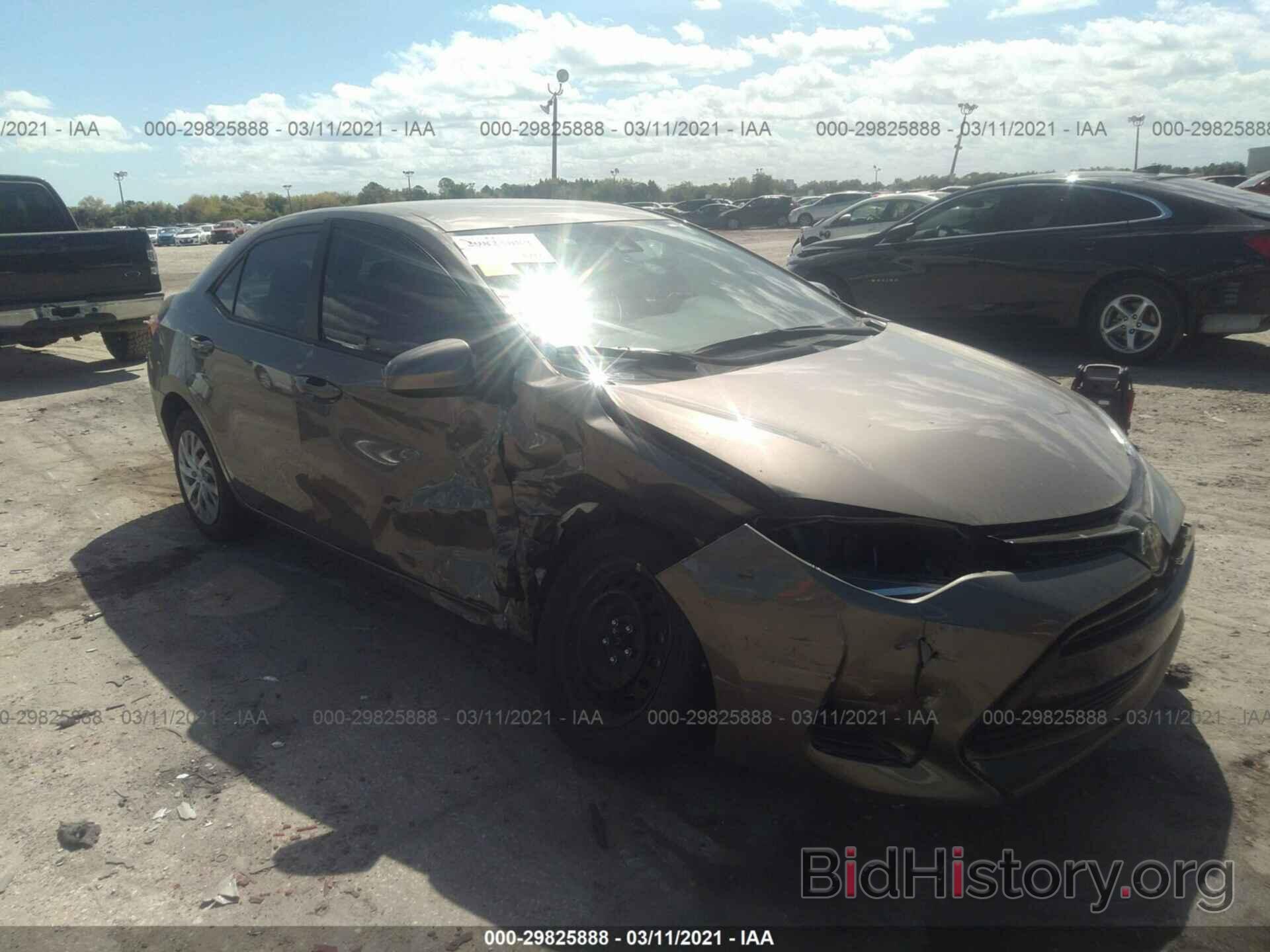 Photo 5YFBURHE7JP782211 - TOYOTA COROLLA 2018