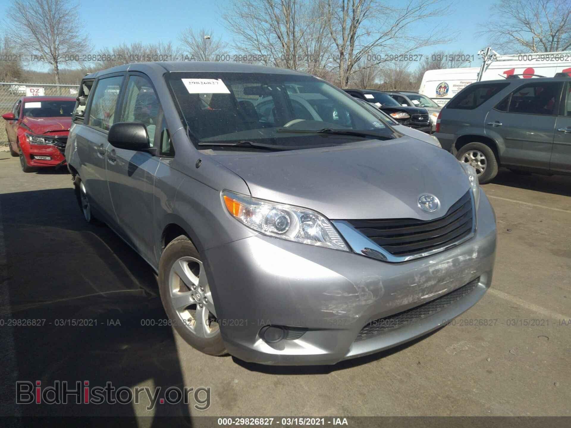 Photo 5TDZK3DC8BS001453 - TOYOTA SIENNA 2011