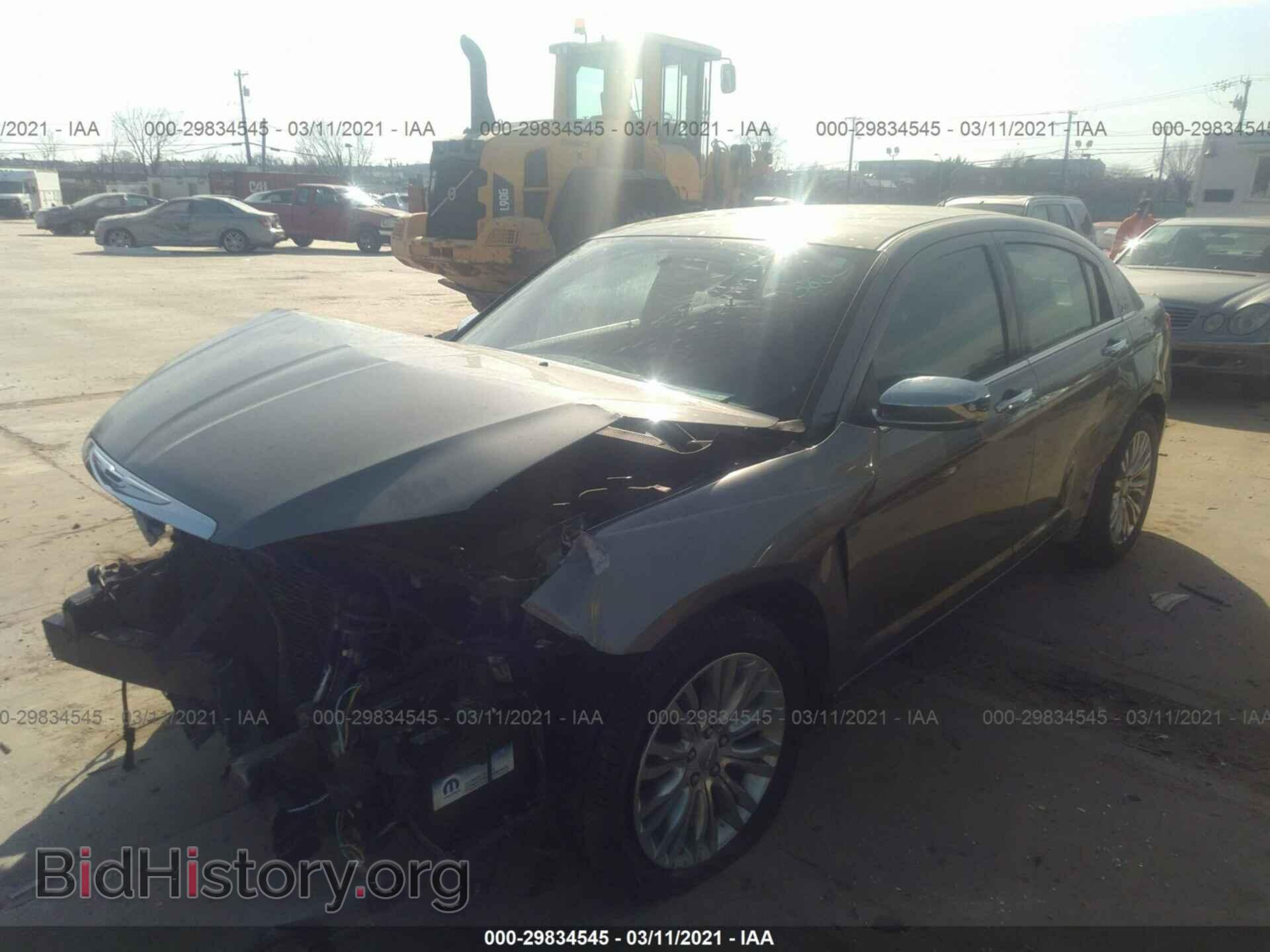 2013 CHRYSLER 200 - VIN: 1C3CCBCG5DN611759 - Фото 2