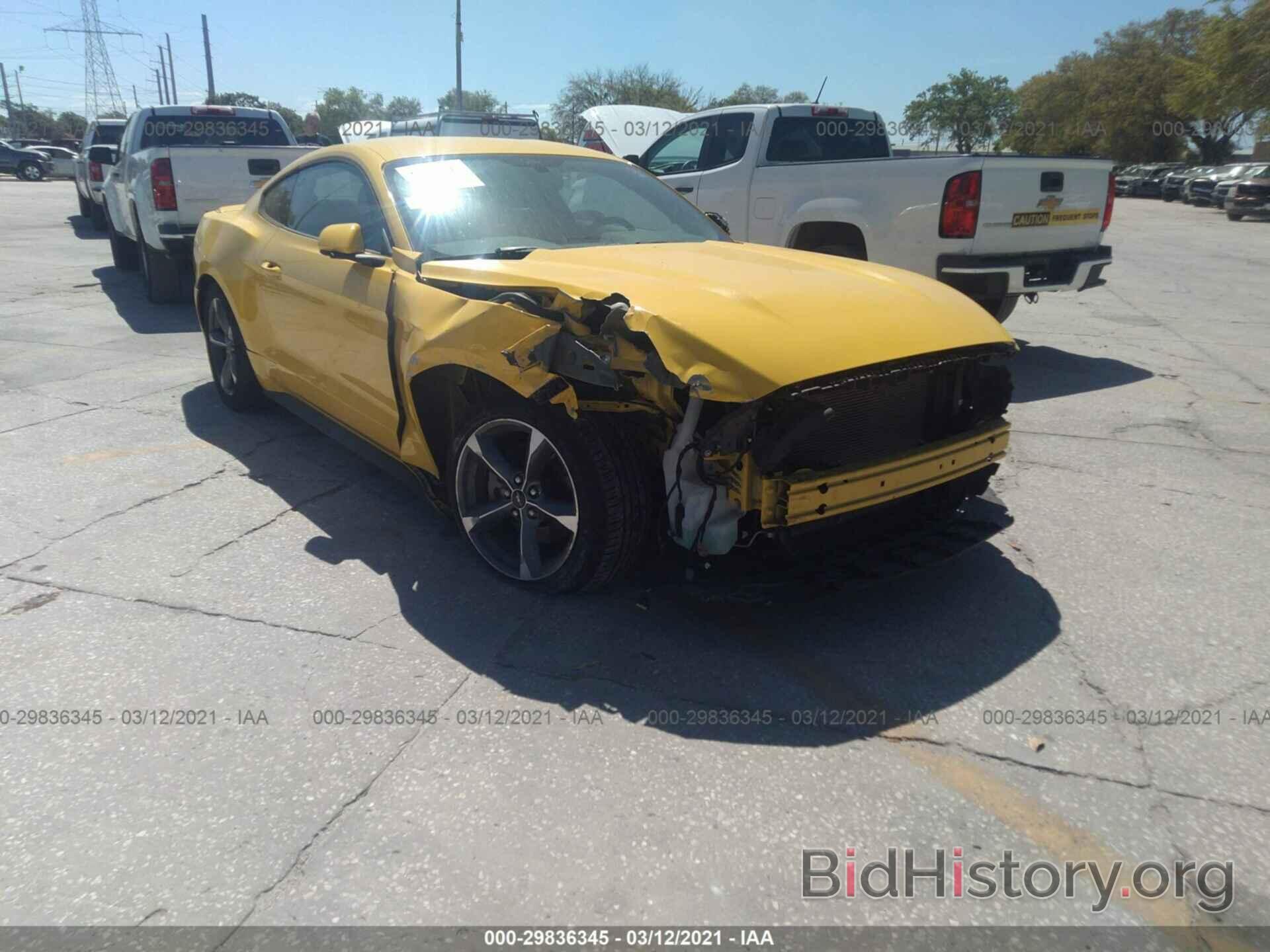 Photo 1FA6P8AM5F5361411 - FORD MUSTANG 2015