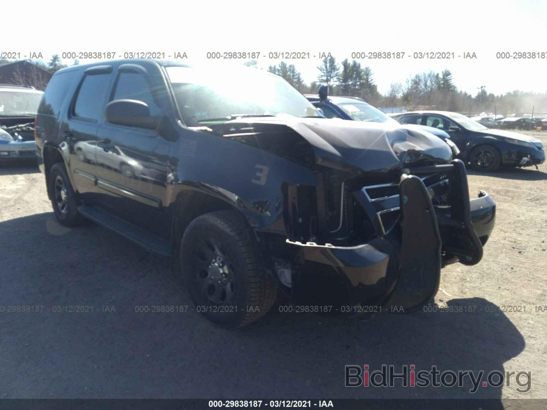 Photo 1GNLC2E04BR365392 - CHEVROLET TAHOE 2011