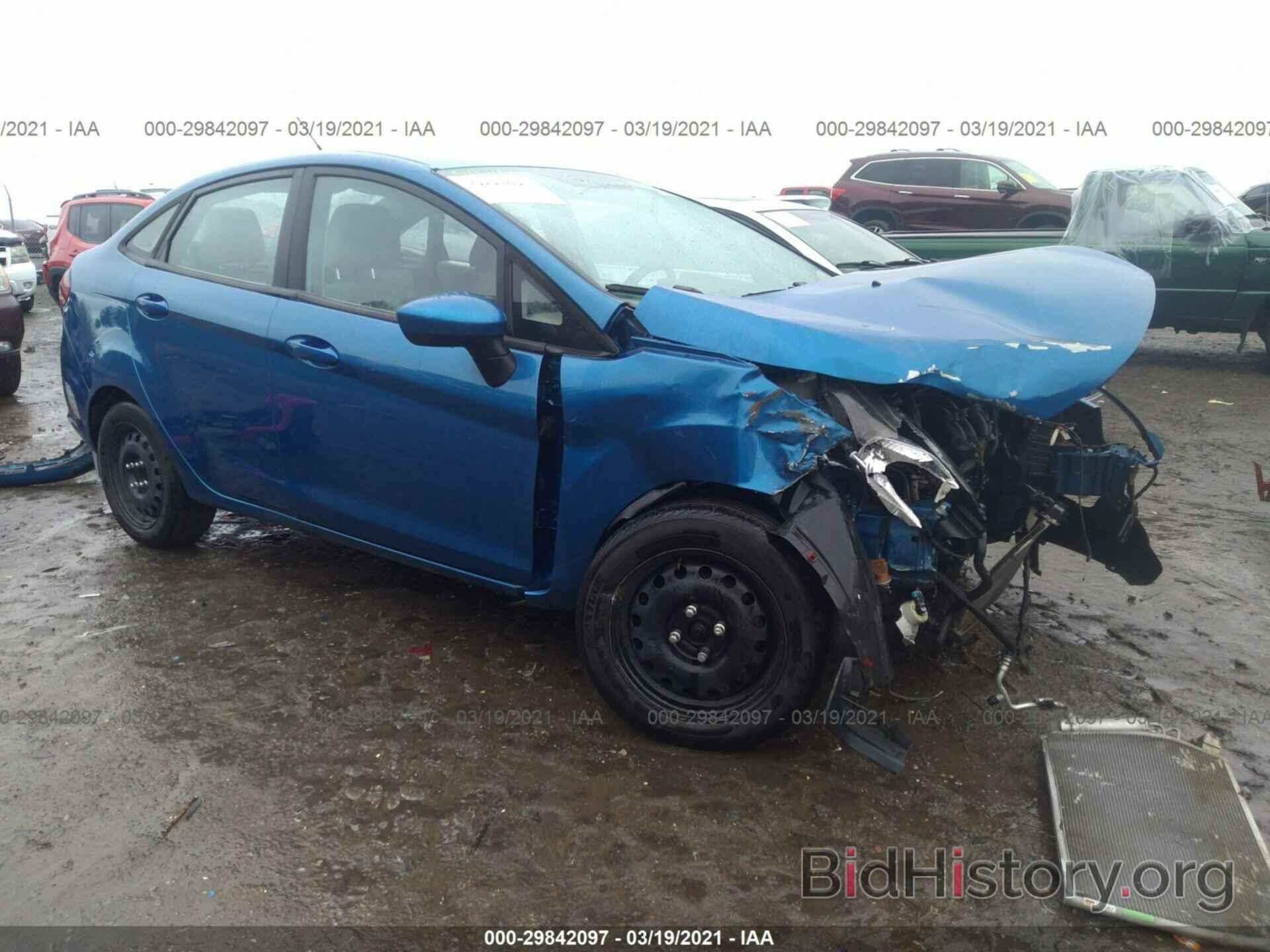 Photo 3FADP4AJ6BM174057 - FORD FIESTA 2011