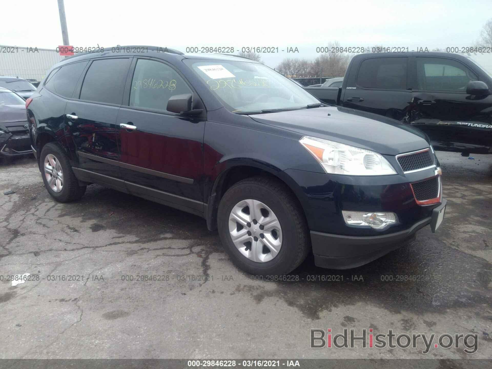 Фотография 1GNKRFED7BJ154089 - CHEVROLET TRAVERSE 2011