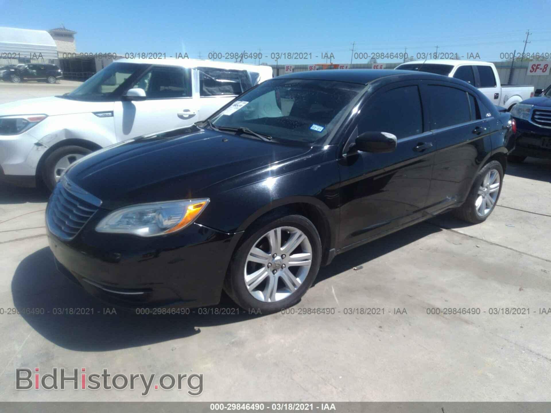 2013 CHRYSLER 200 - VIN: 1C3CCBABXDN733007 - Фото 2