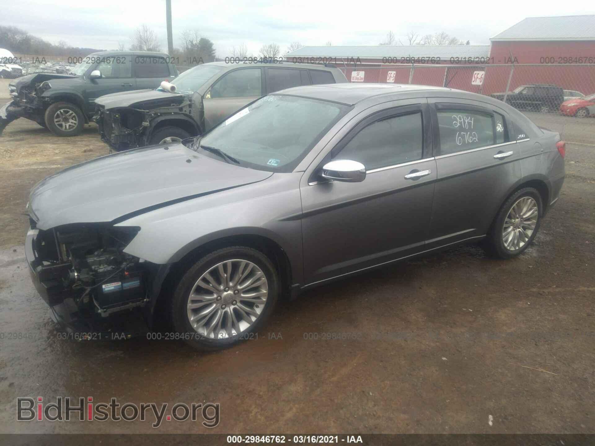 2013 CHRYSLER 200 - VIN: 1C3CCBCG6DN631731 - Фото 2
